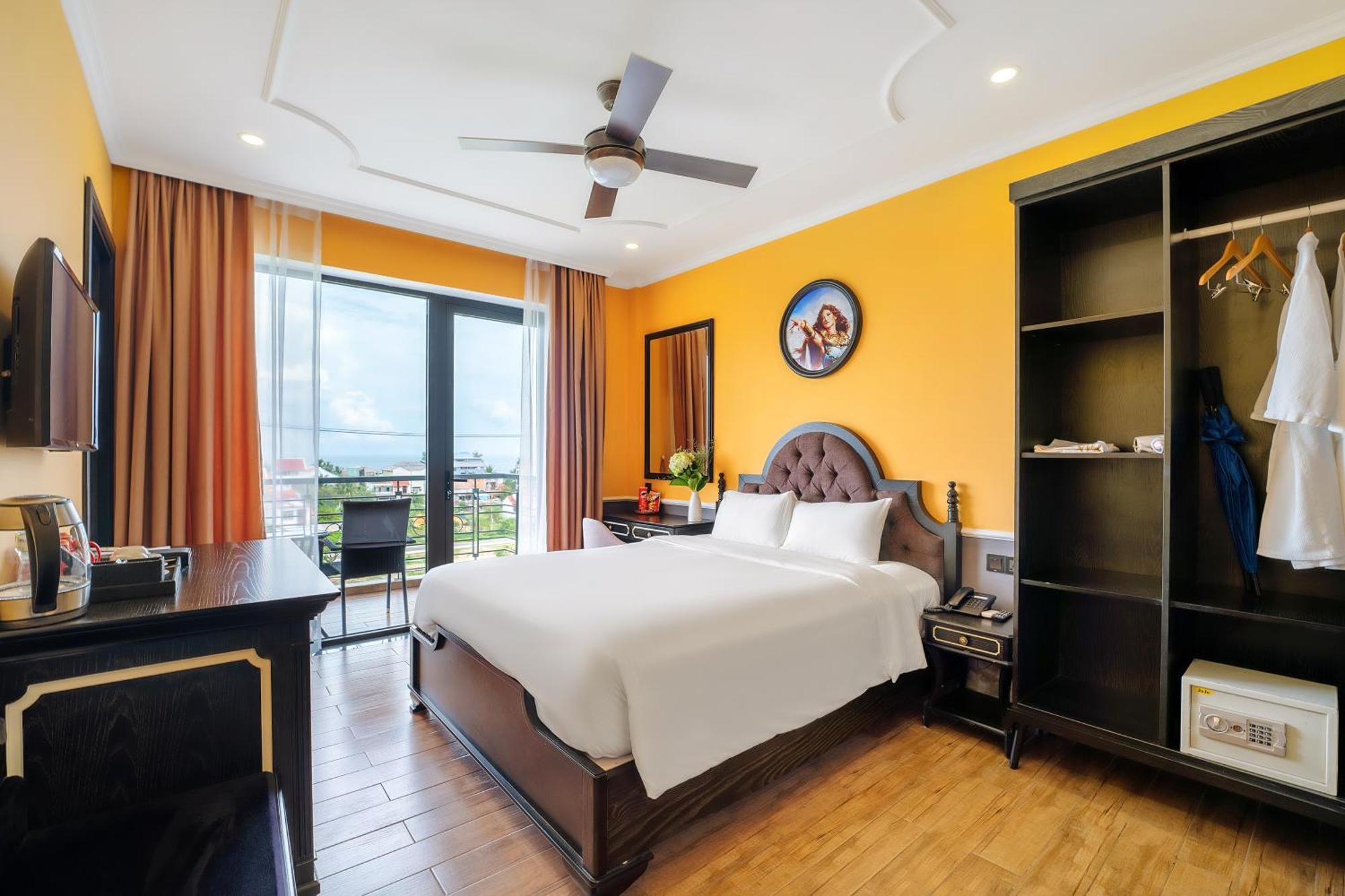 Athenia Boutique & Hoi An