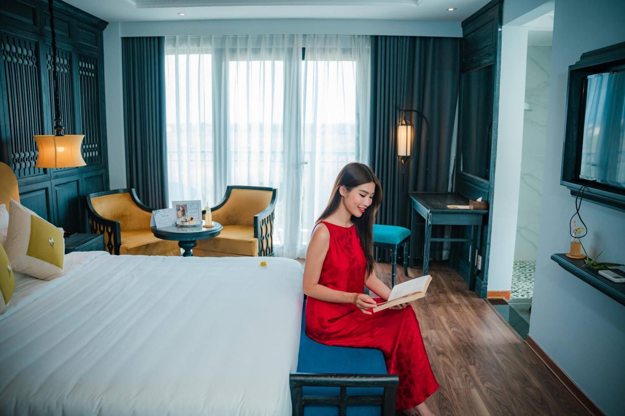 Hotel Shining Riverside Boutique & 4*