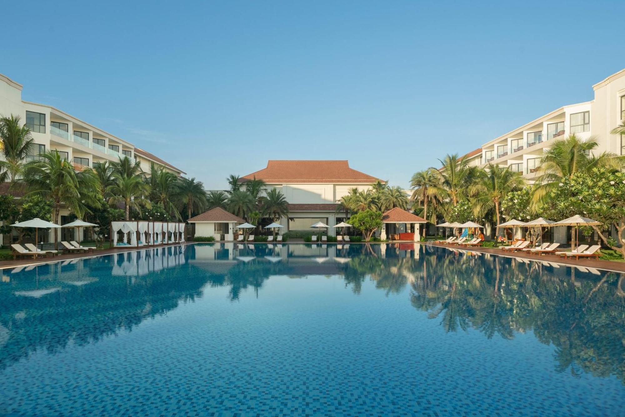 Renaissance & Resort 5*