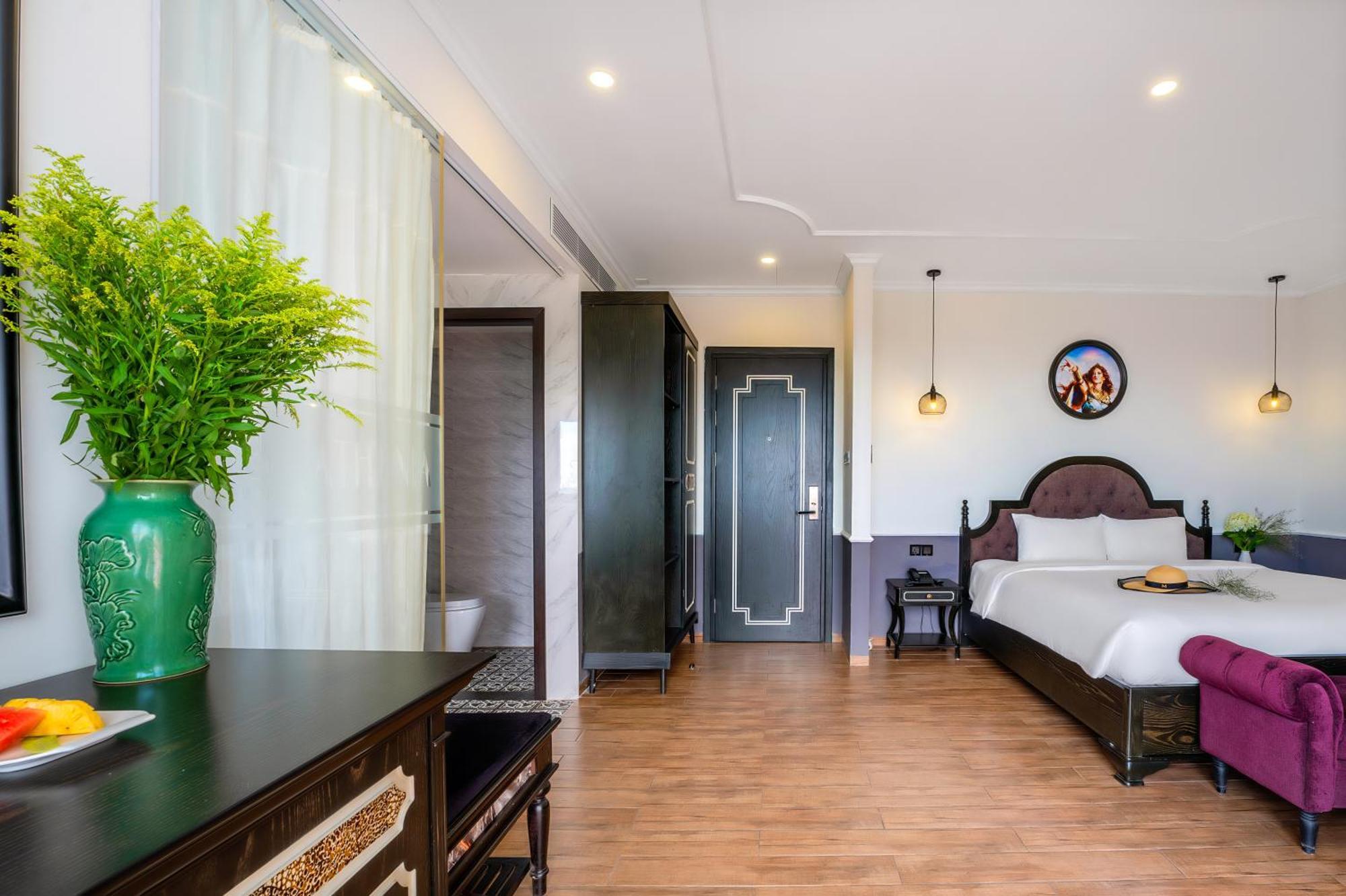 Athenia Boutique & Hoi An