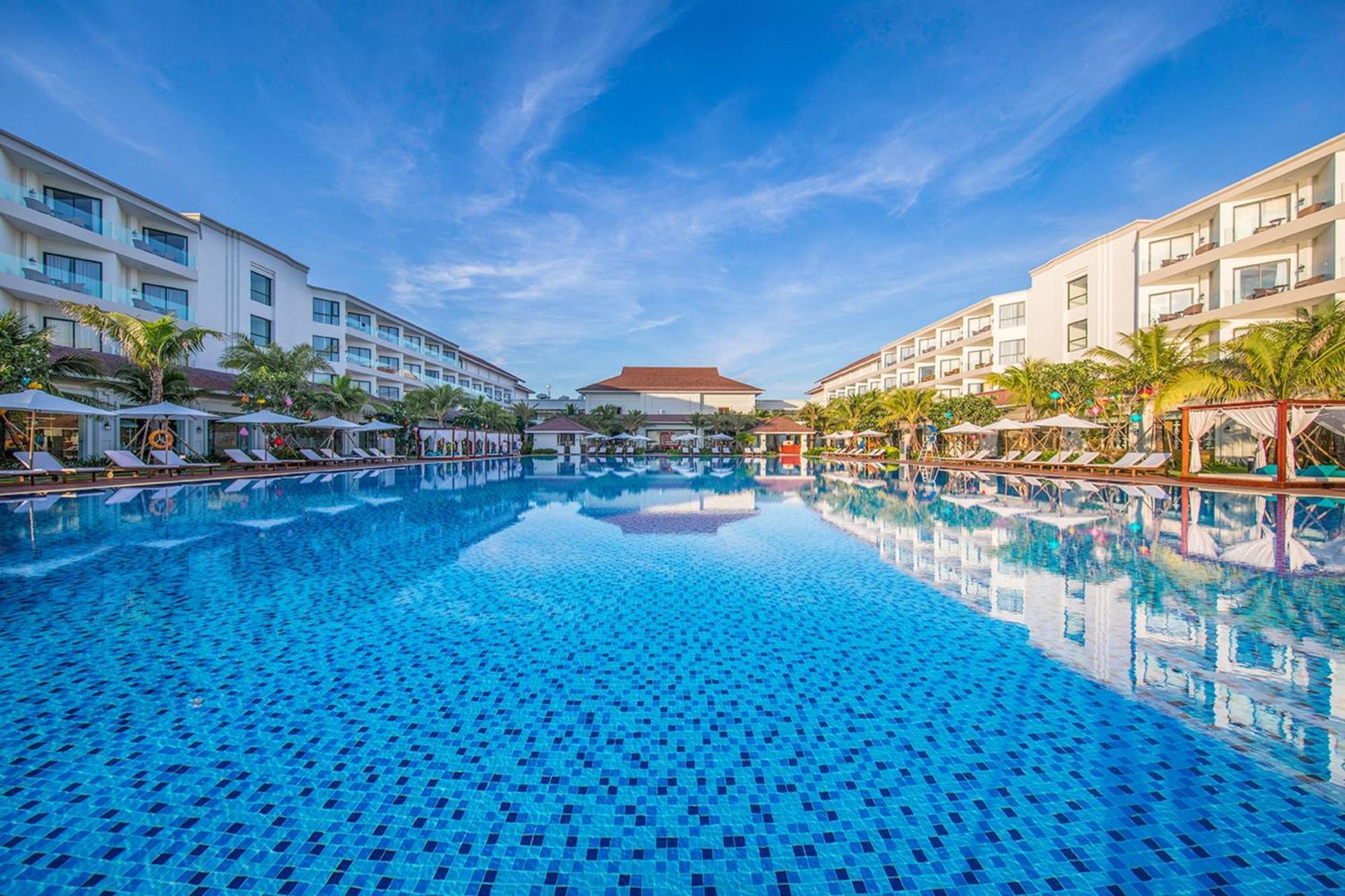 Renaissance & Resort