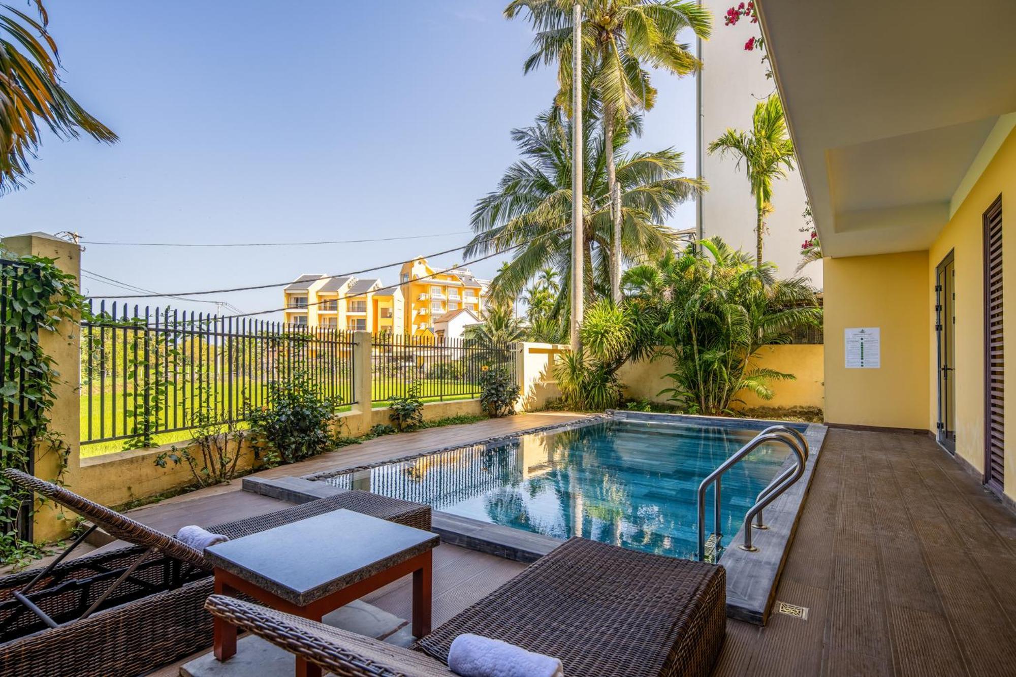 Palm Garden & Pool
