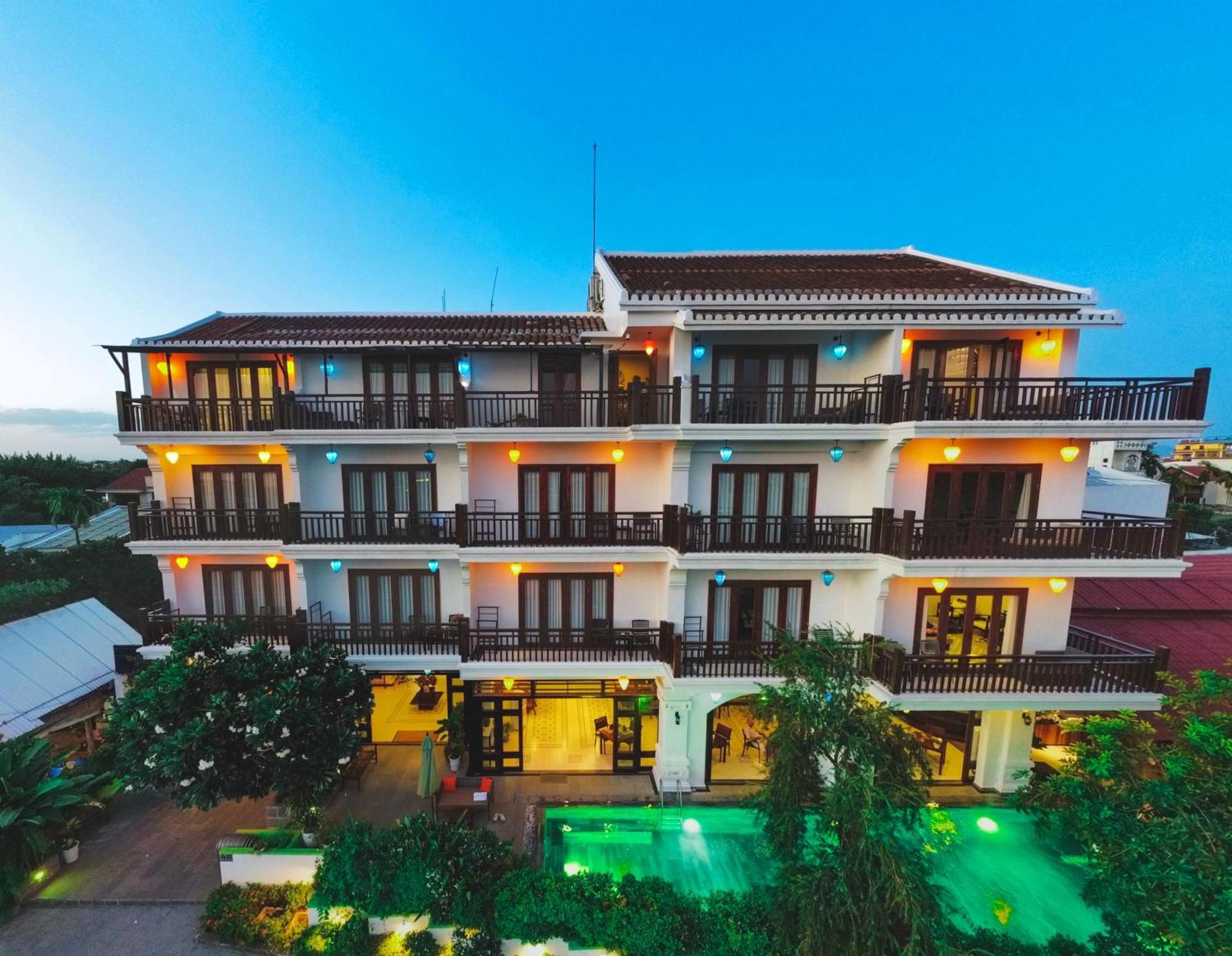 Hành Trình Khách sạn 4*