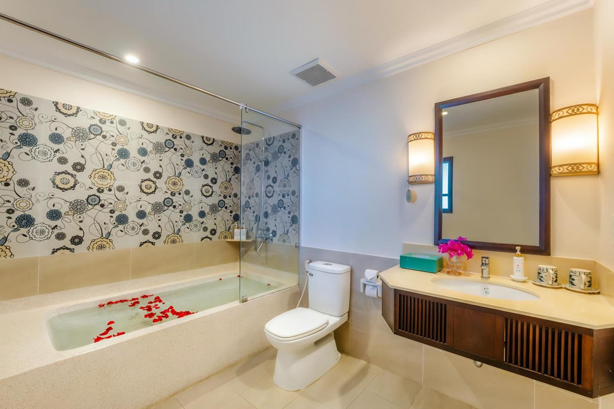 Lantana Riverside Boutique & Hotel