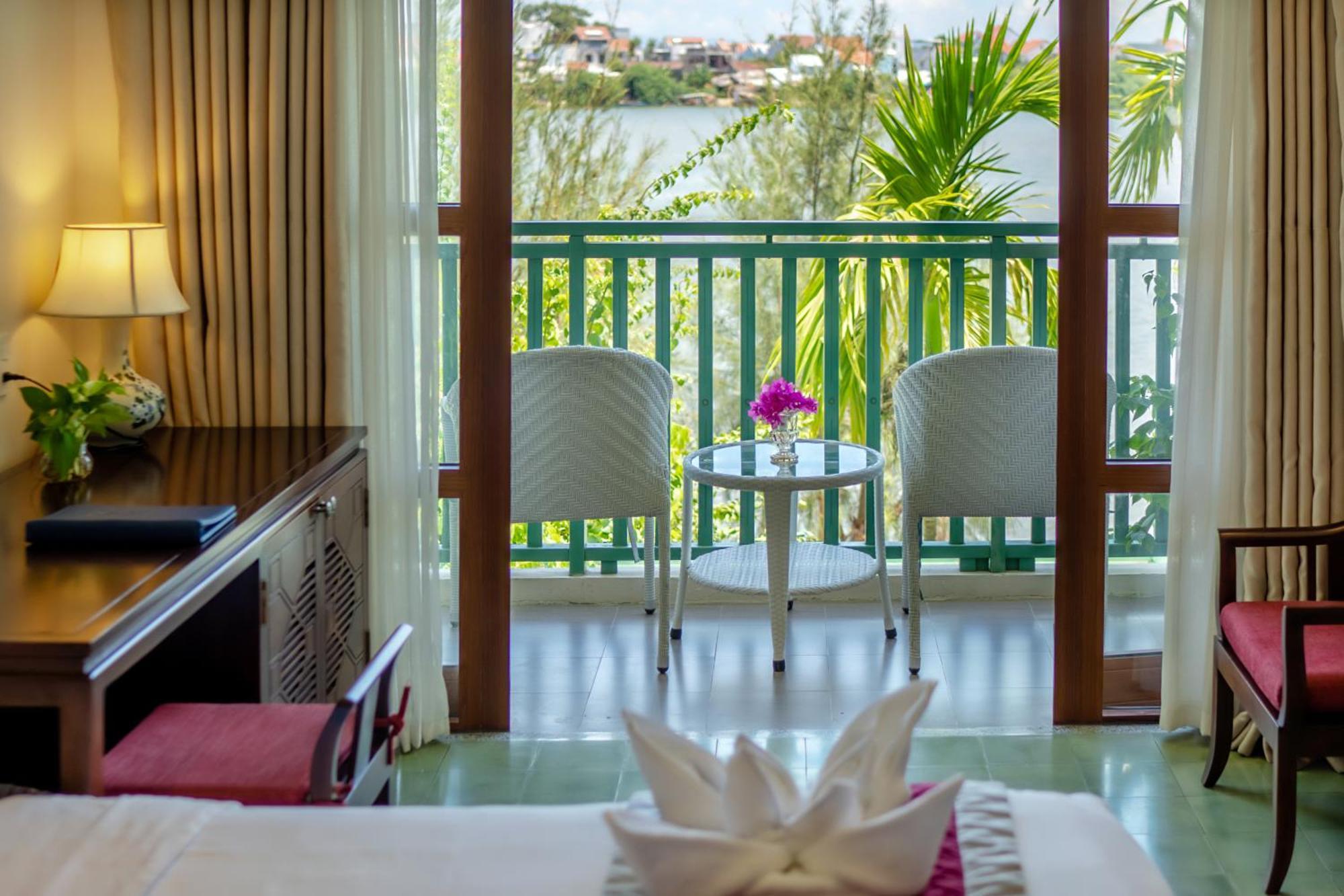 Lantana Riverside Boutique & Hotel