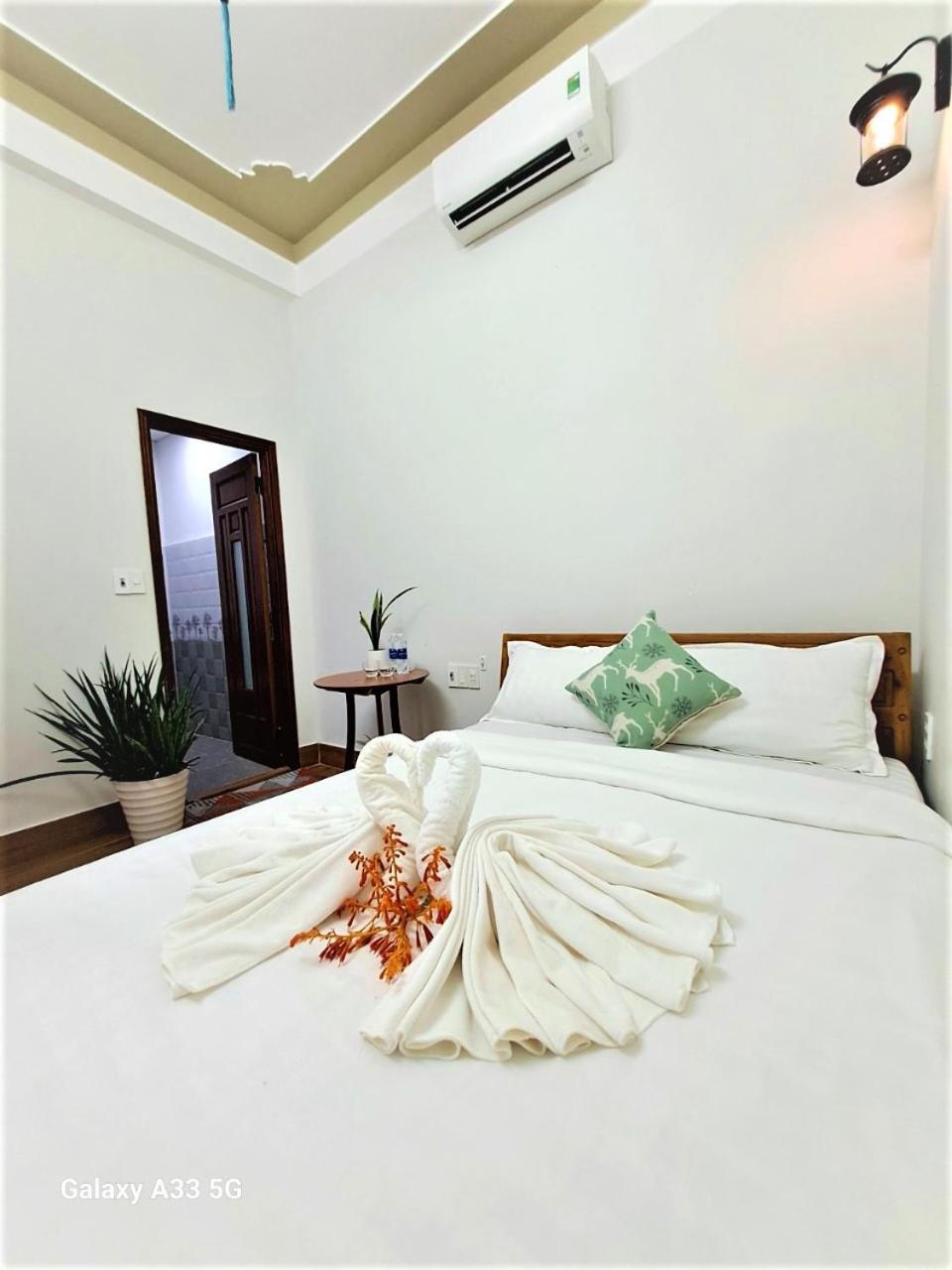 Công Mẫn Khách sạn hẻo lánh Hội An