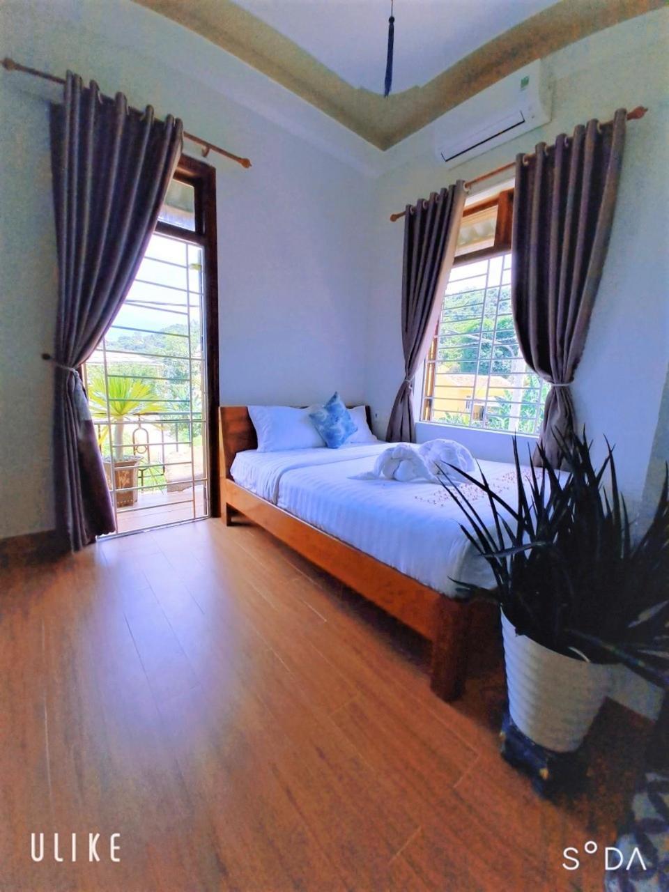 Khách sạn hẻo lánh Công Mẫn *