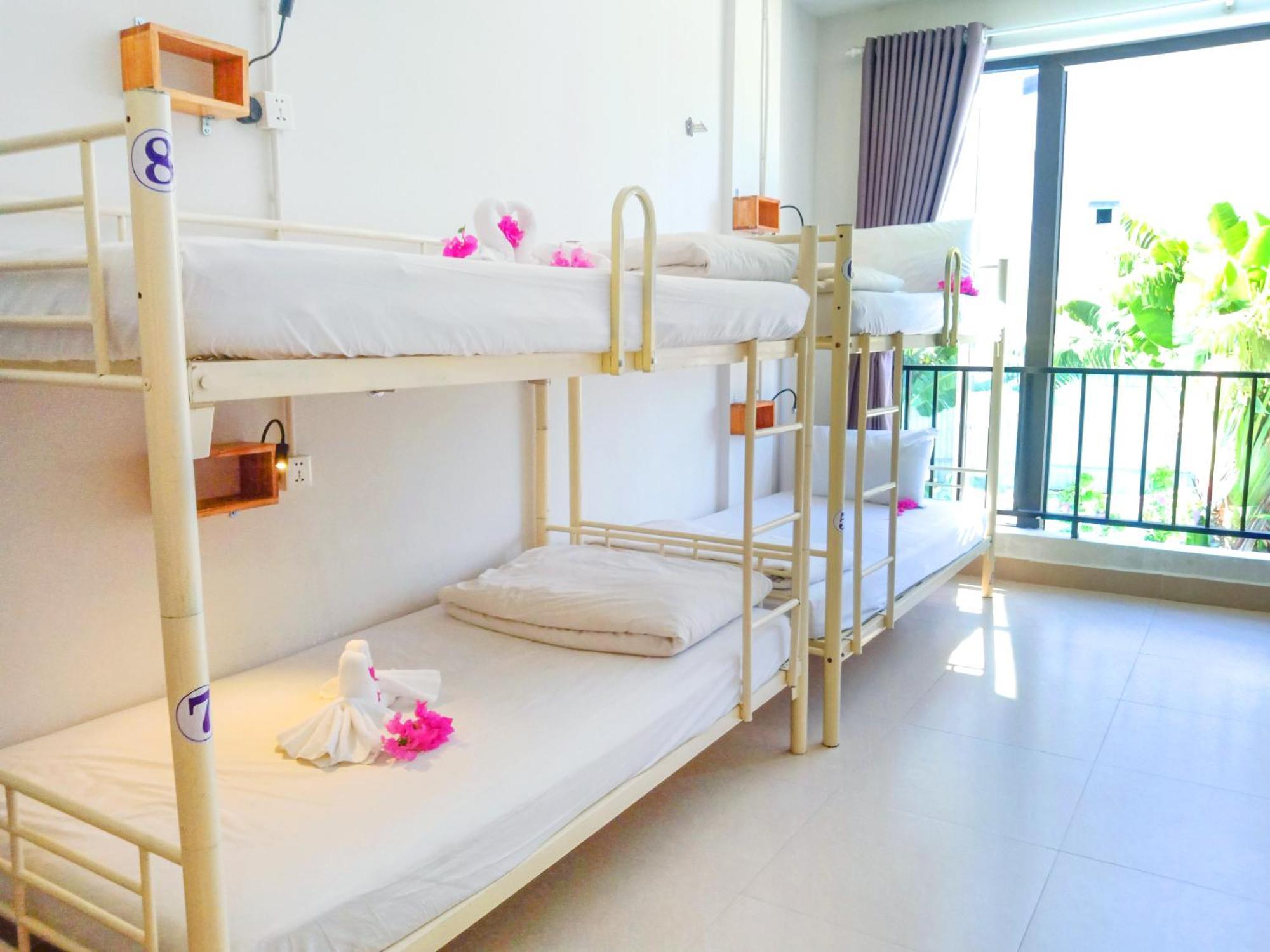 Bed Station Hostel&pool Bar  Former Sunflower Nhà trọ *