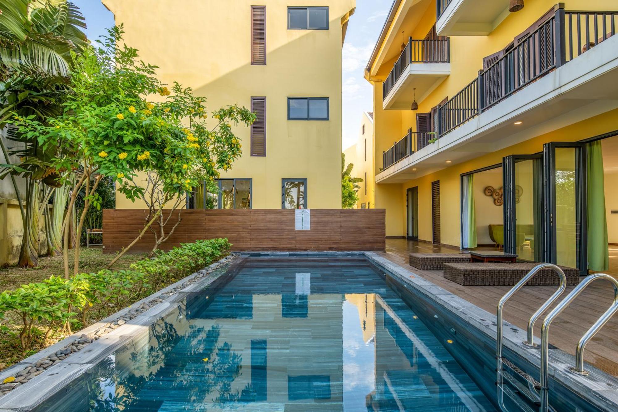 Hotel Hoa Co - Garden & Poolview