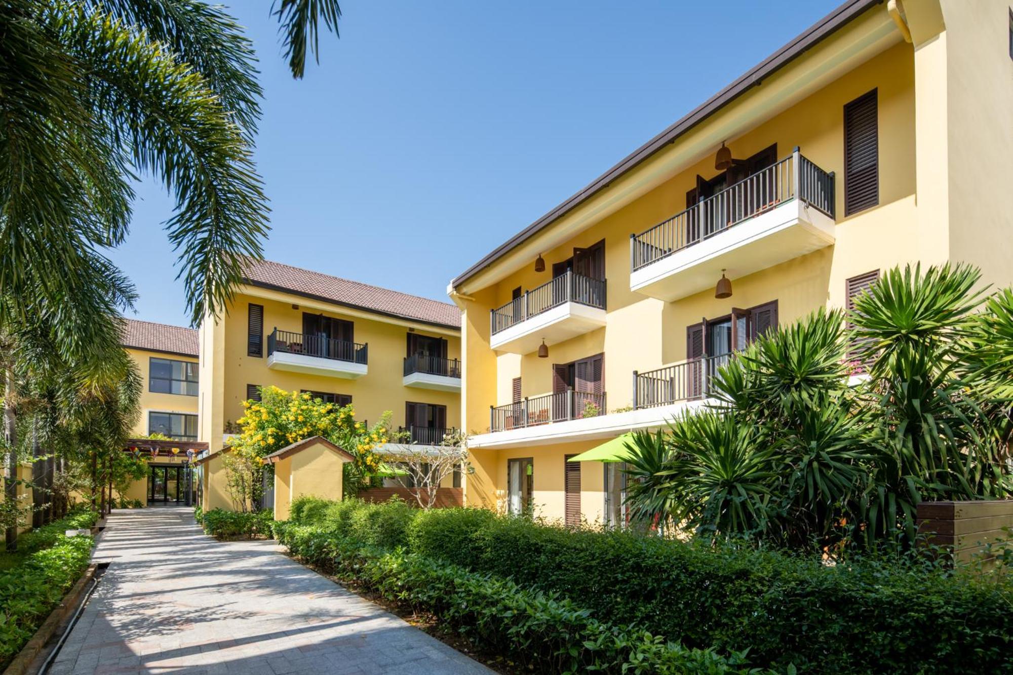 Hotel Hoa Co - Garden & Poolview