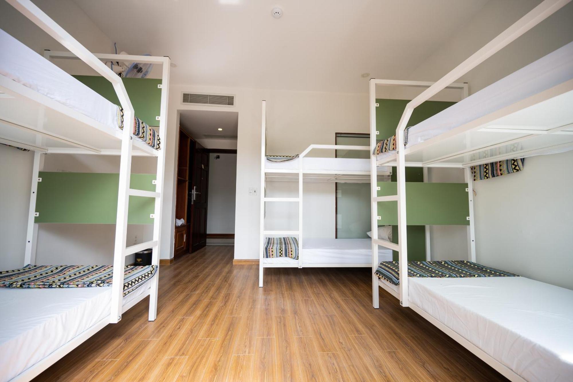 Fuse Old Town Hostel *