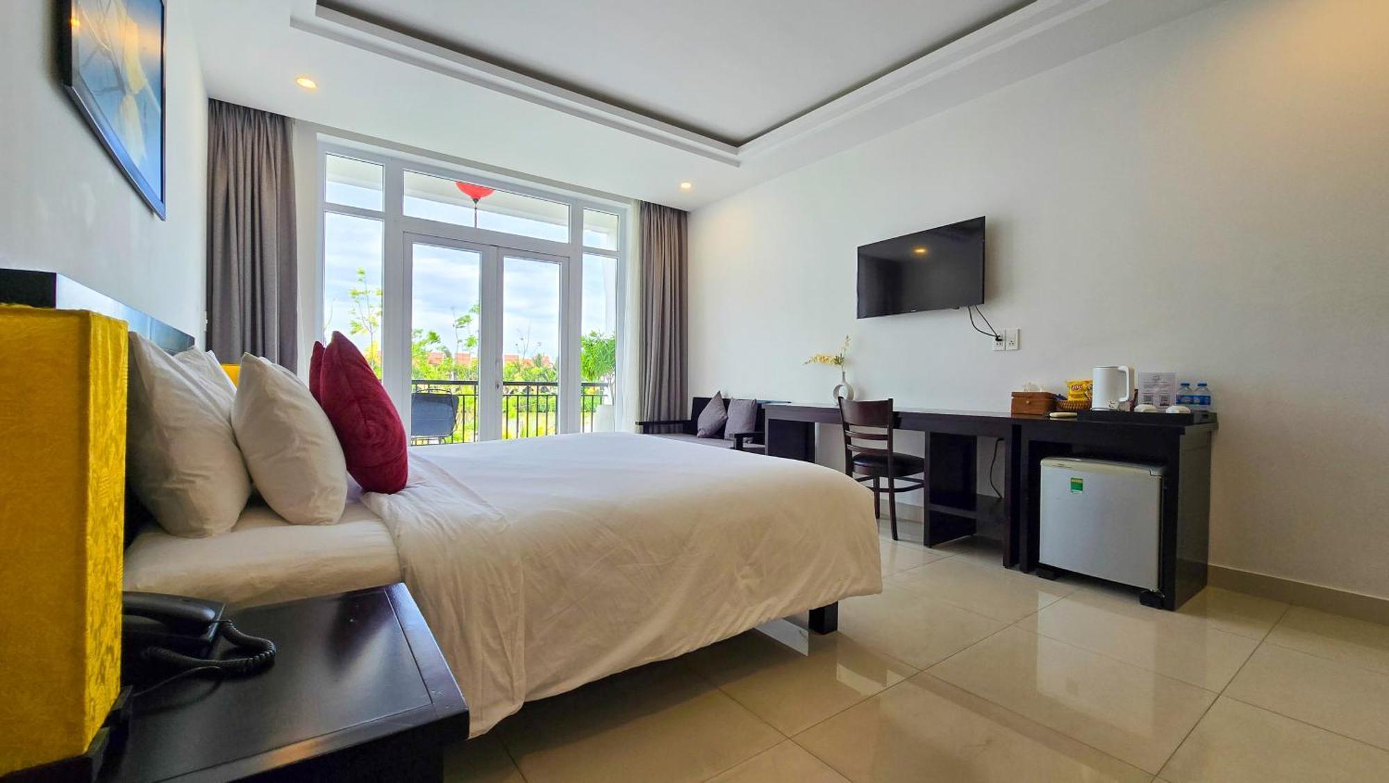 Riverside White House Hotel 3*