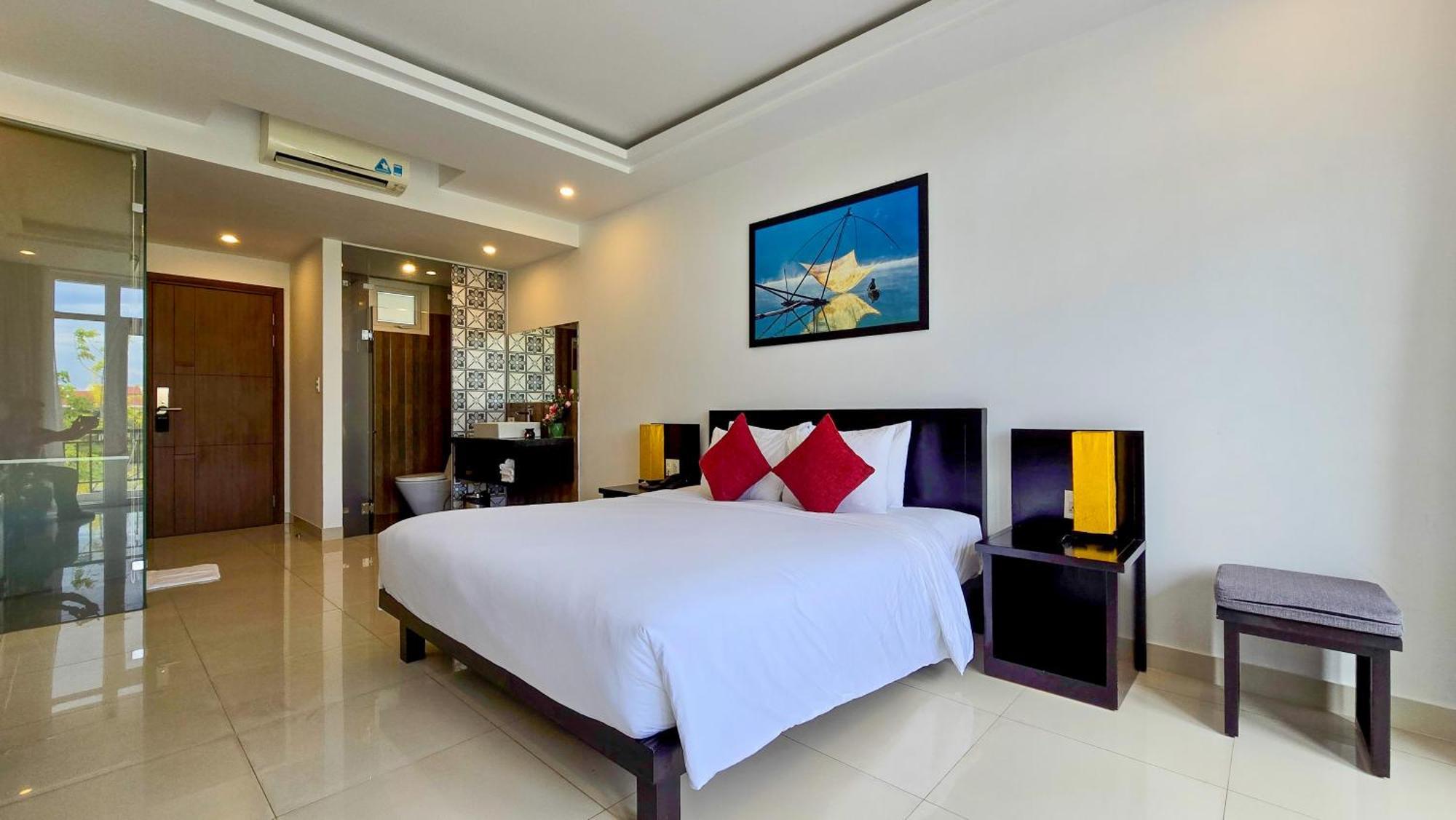 Hotel Riverside White House Hoi An