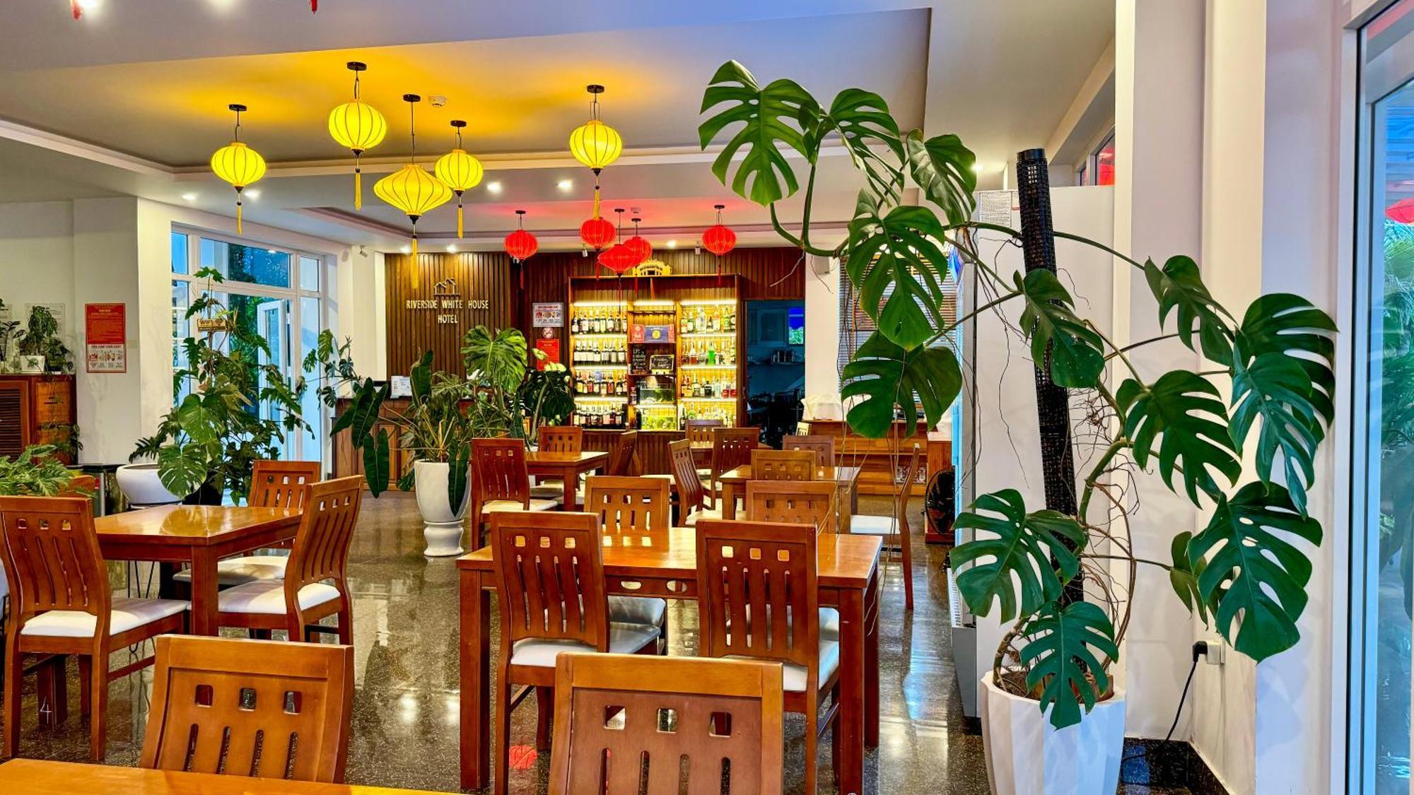 Riverside White House Hotel 3*