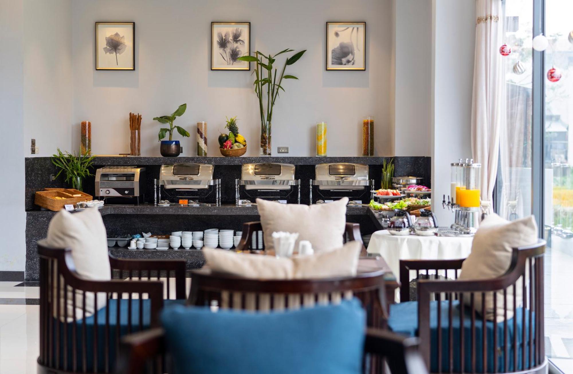 Hotel Eco Lux Riverside & 4*