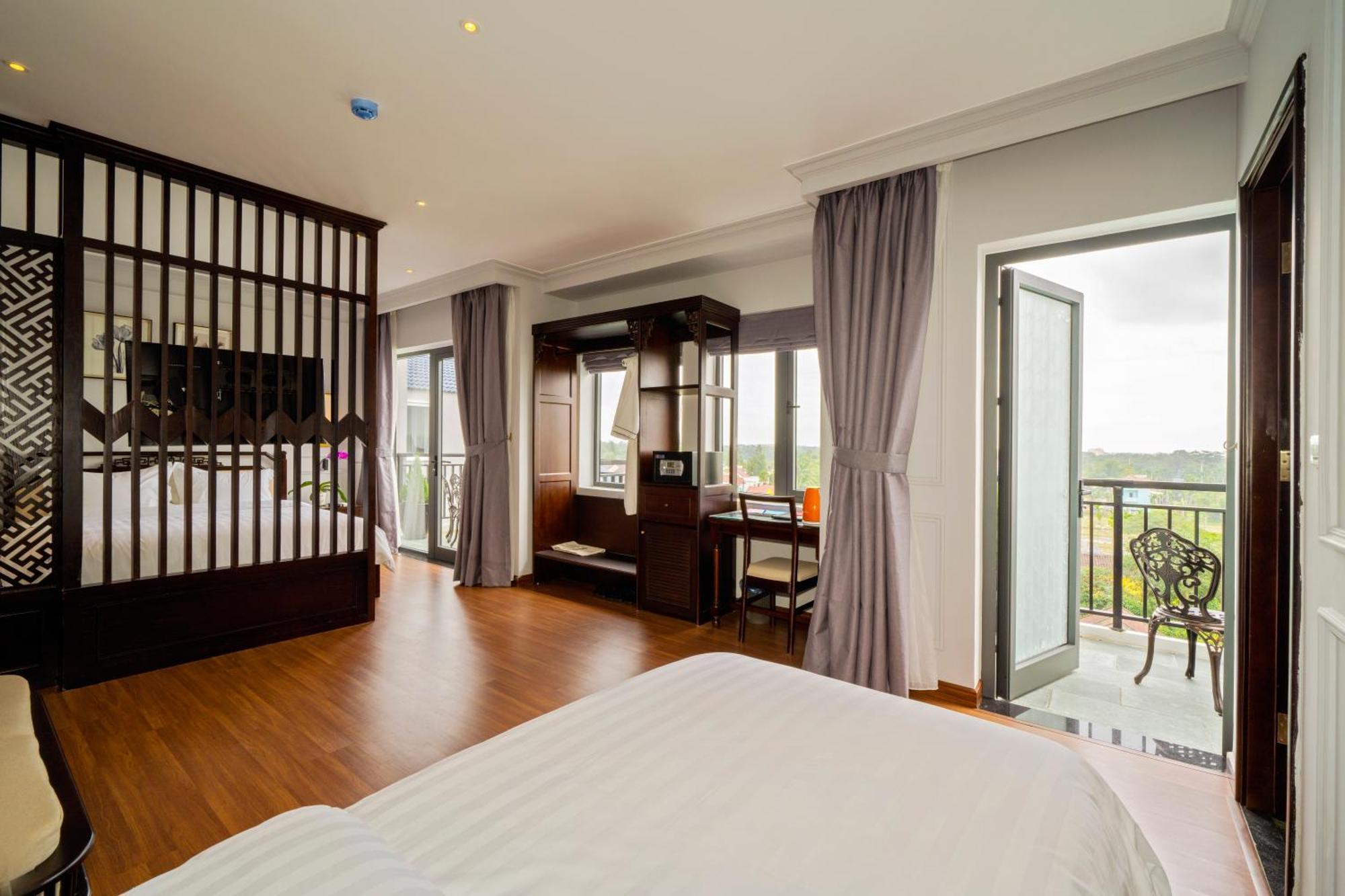 Hotel Eco Lux Riverside &