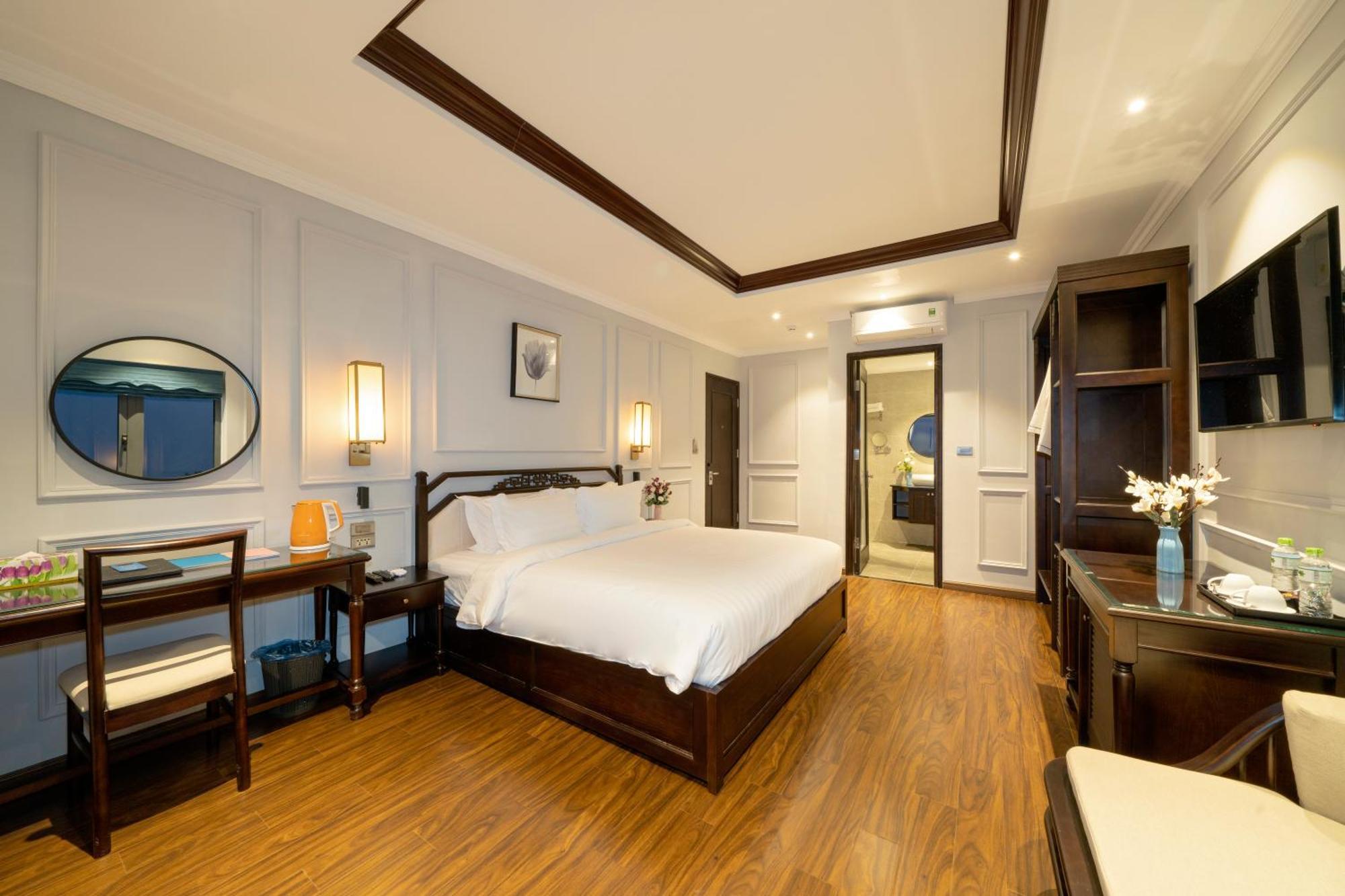 Hotel Eco Lux Riverside & 4*