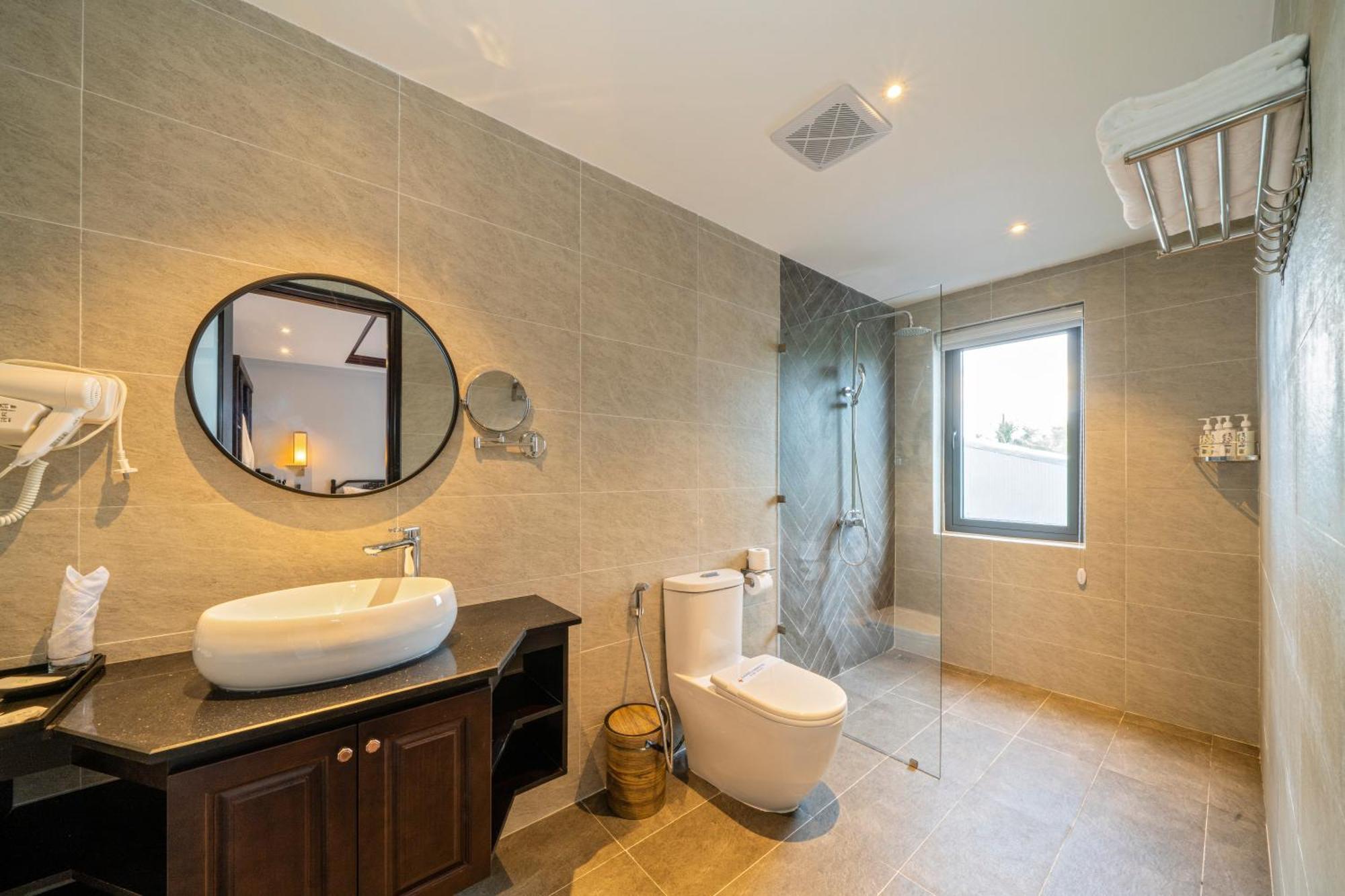Hotel Eco Lux Riverside &