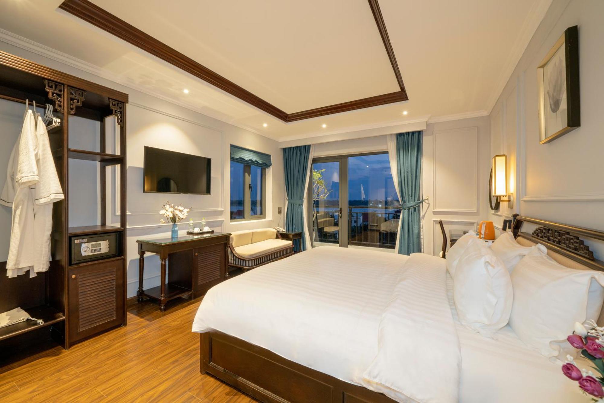 Eco Lux Riverside & Hotel