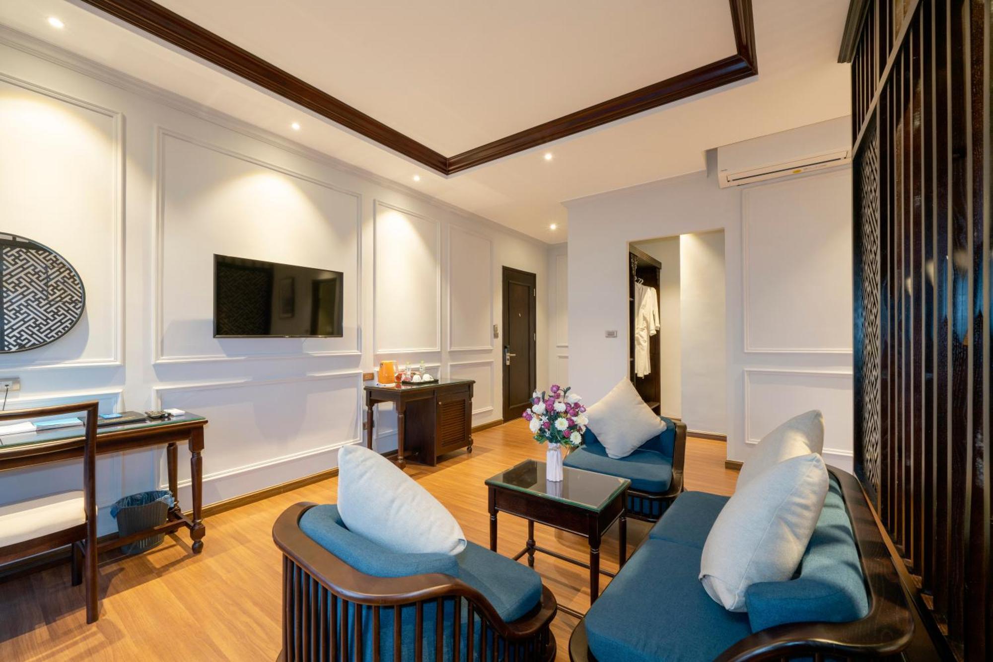Hotel Eco Lux Riverside &