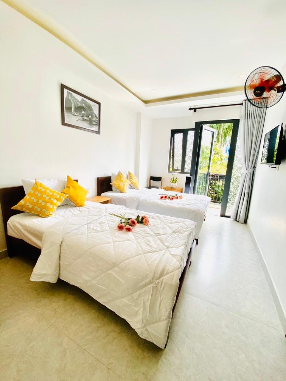 Toro Homestay *