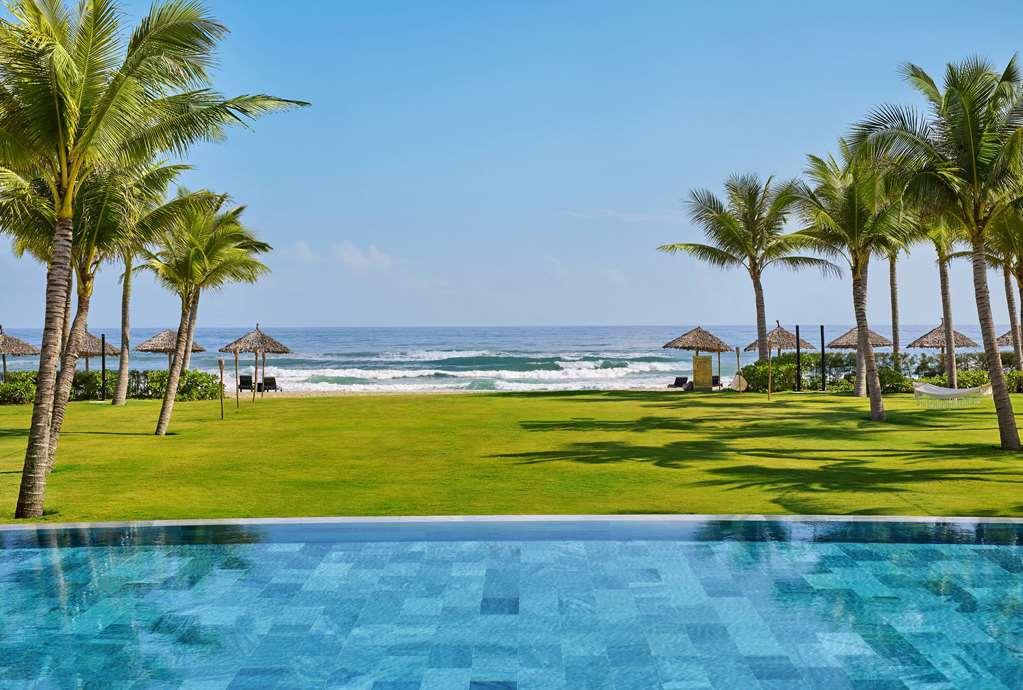 Villa Wyndham Royal Beachfront Hoi An