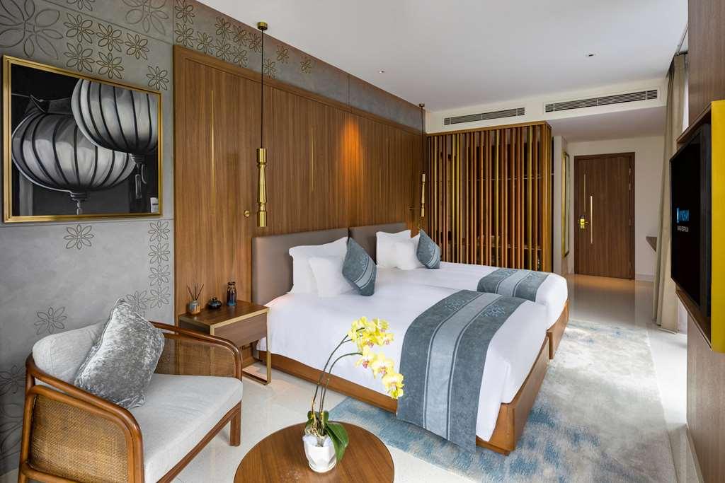 Wyndham Royal Beachfront Villa Hoi An