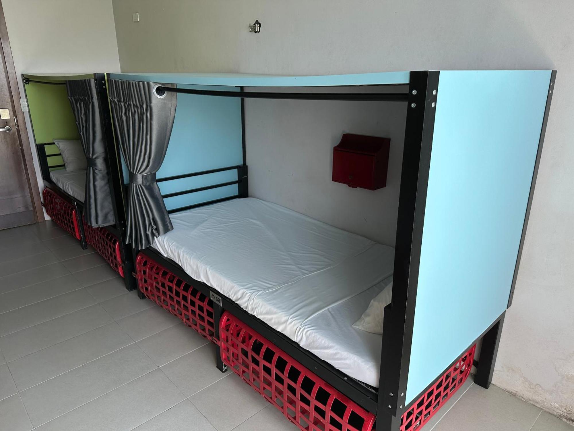 Mad Monkey Hostel *