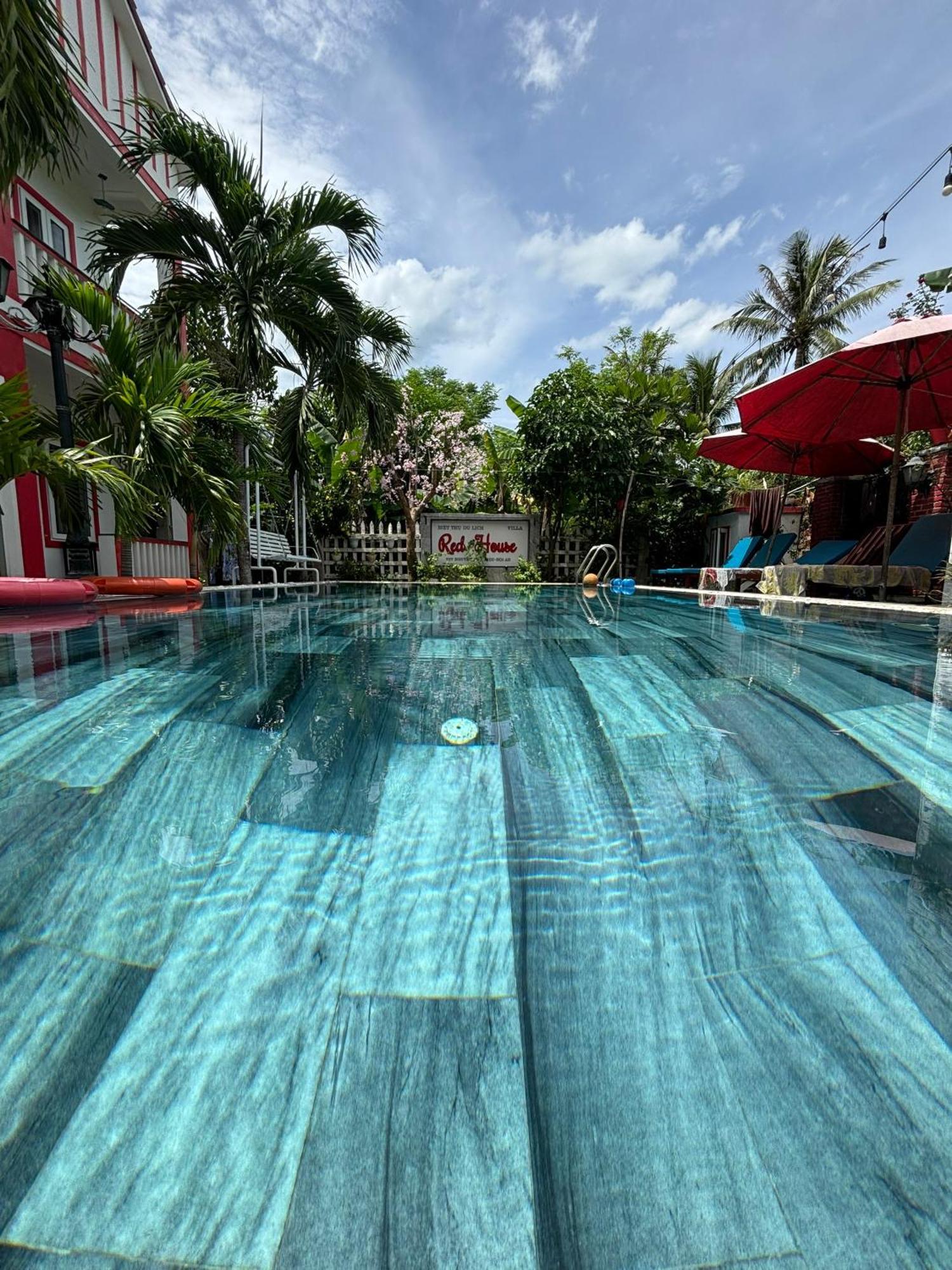 Guest house Red House - 2*