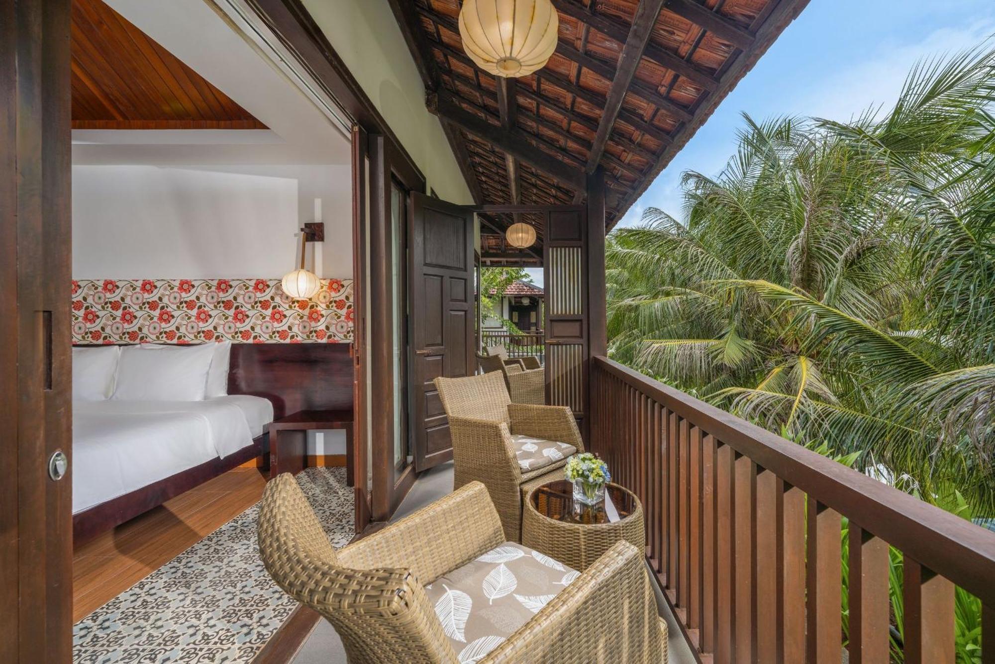Emerald Riverside Resort
