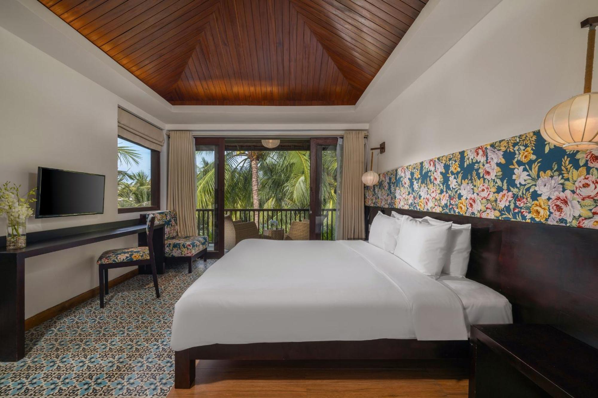 Emerald Riverside 4*