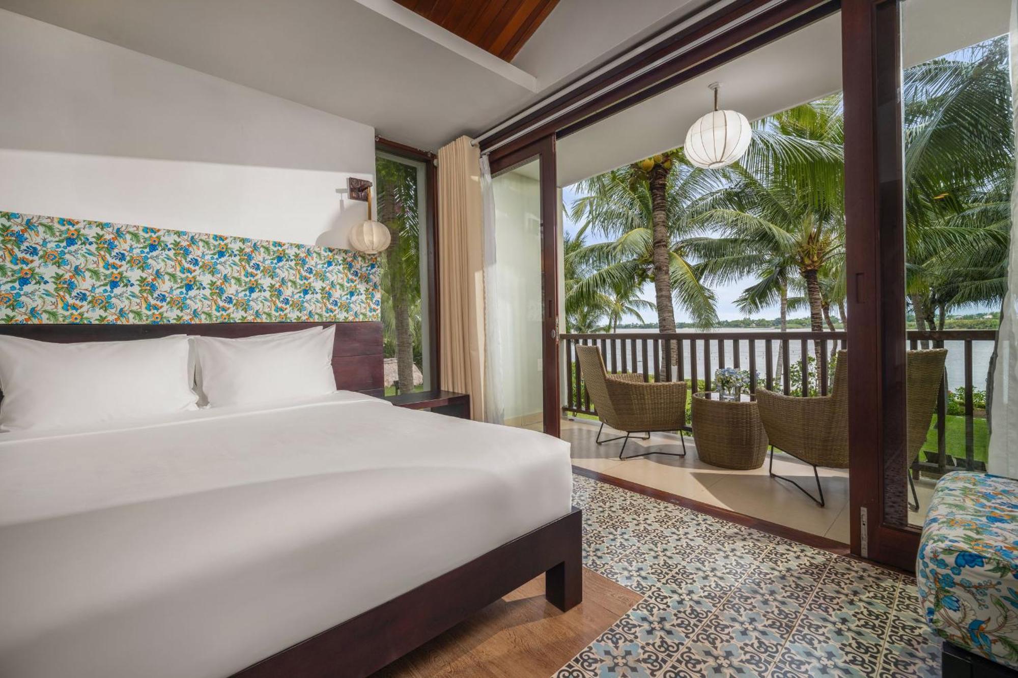 Emerald Riverside Resort