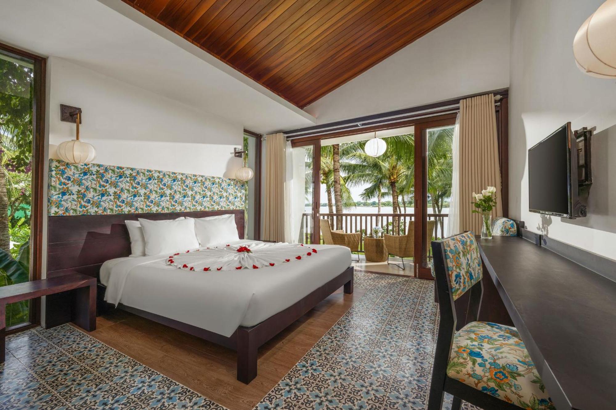 Emerald Riverside 4*