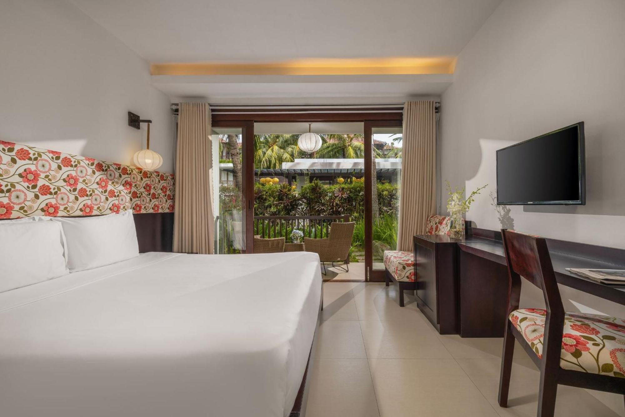 Emerald Riverside Resort
