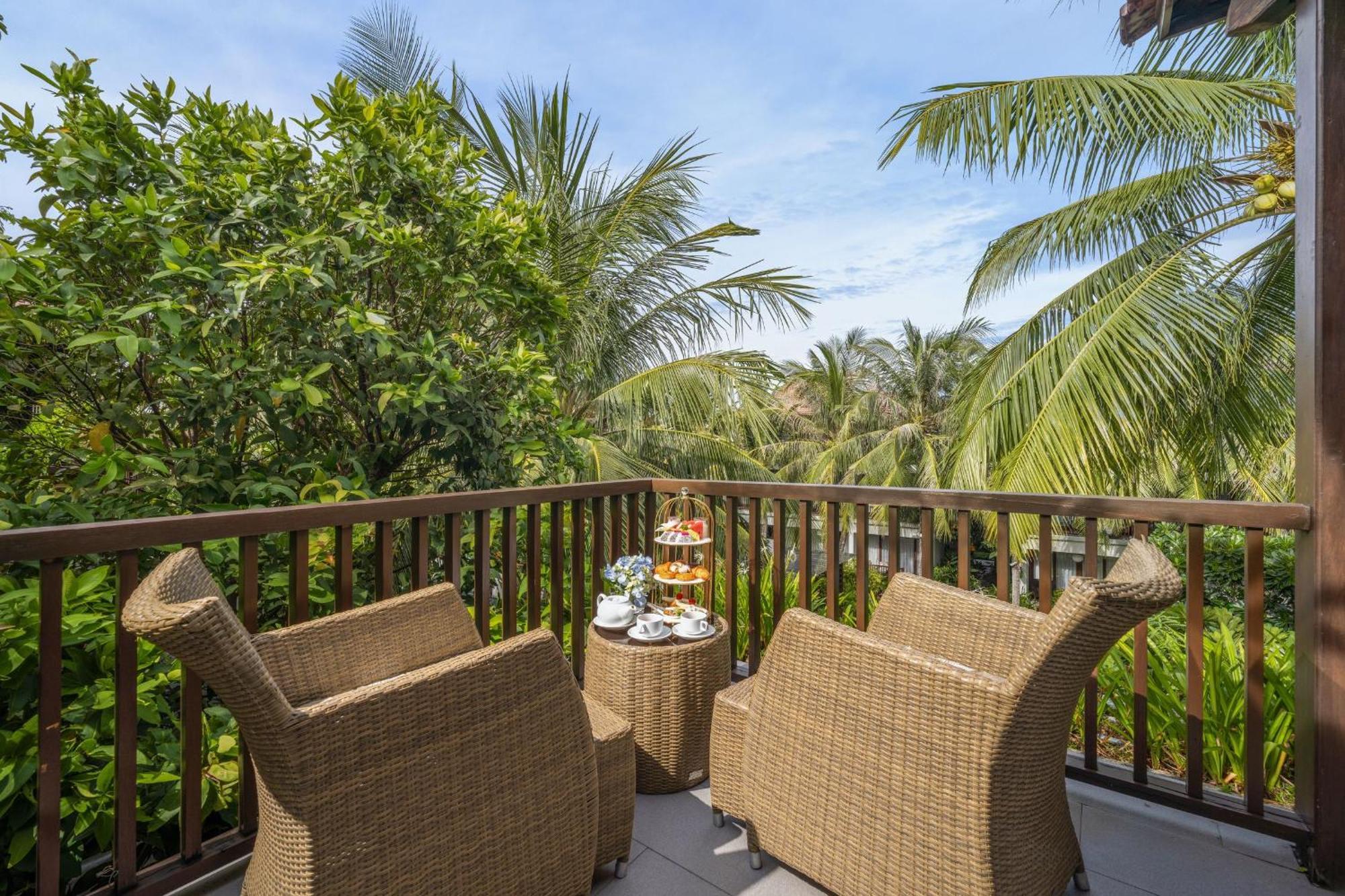 Emerald Riverside 4*