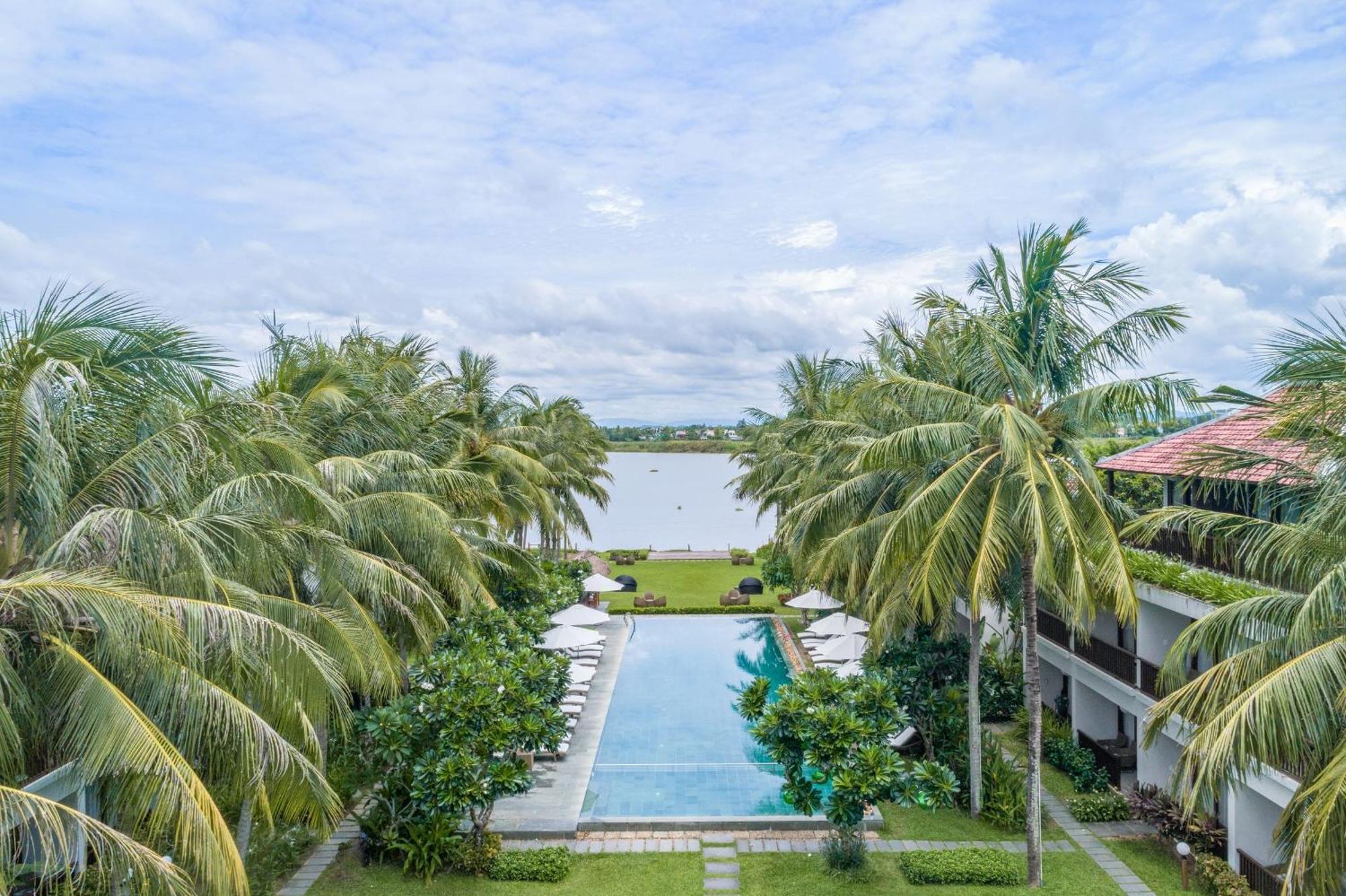 Emerald Riverside Resort