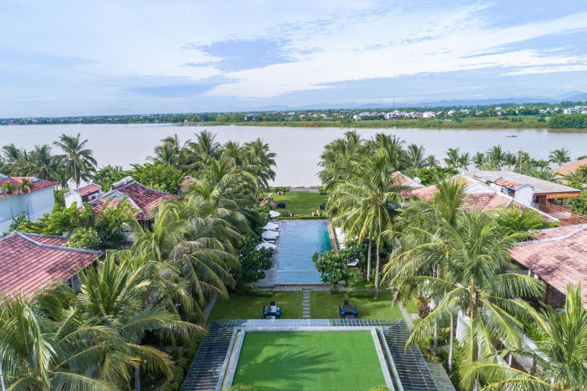 Emerald Riverside 4*