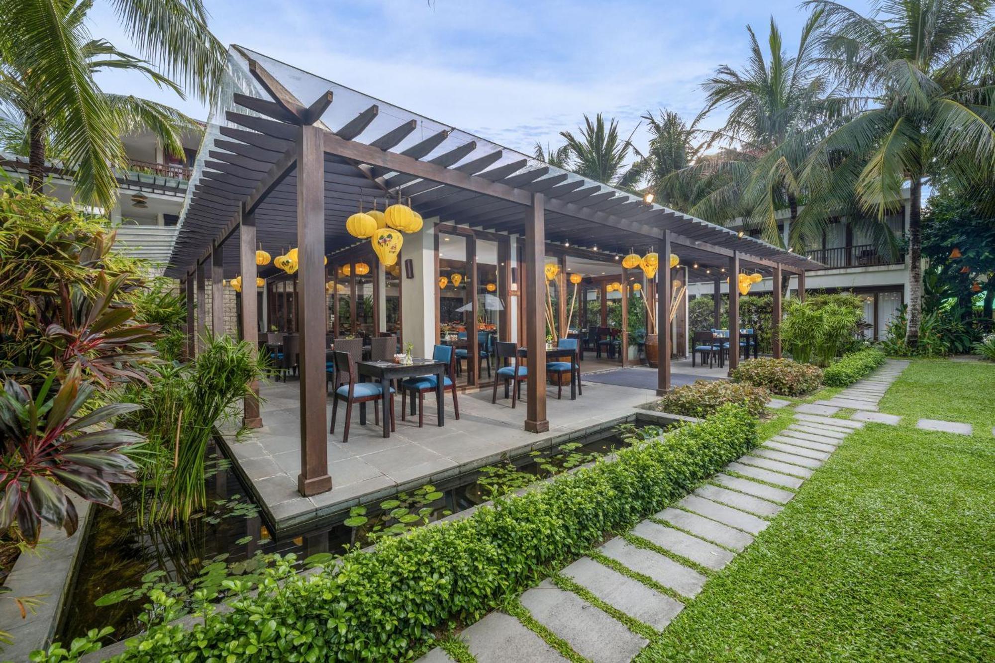 Emerald Riverside Resort