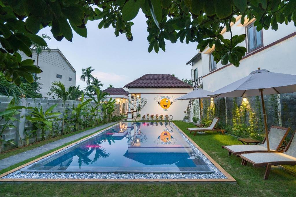 Laughter Garden Hotel 4*