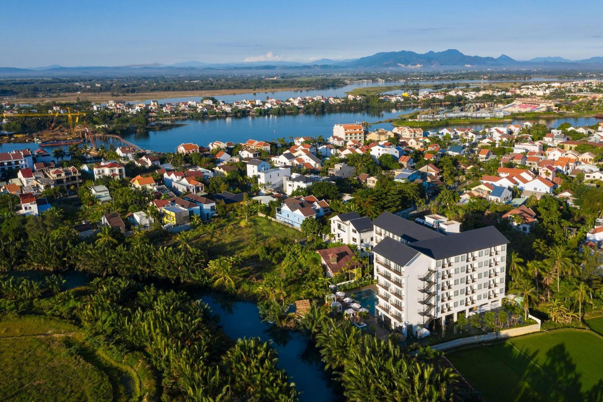 Hotel Shining Riverside Boutique &