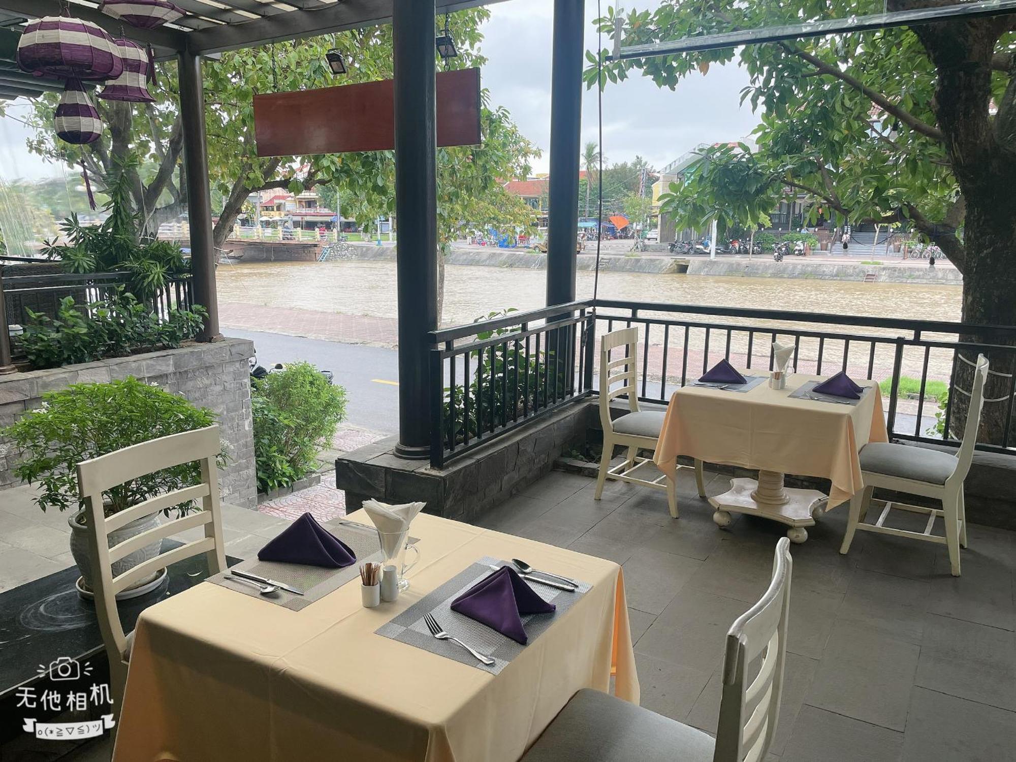 Hotel River 4*