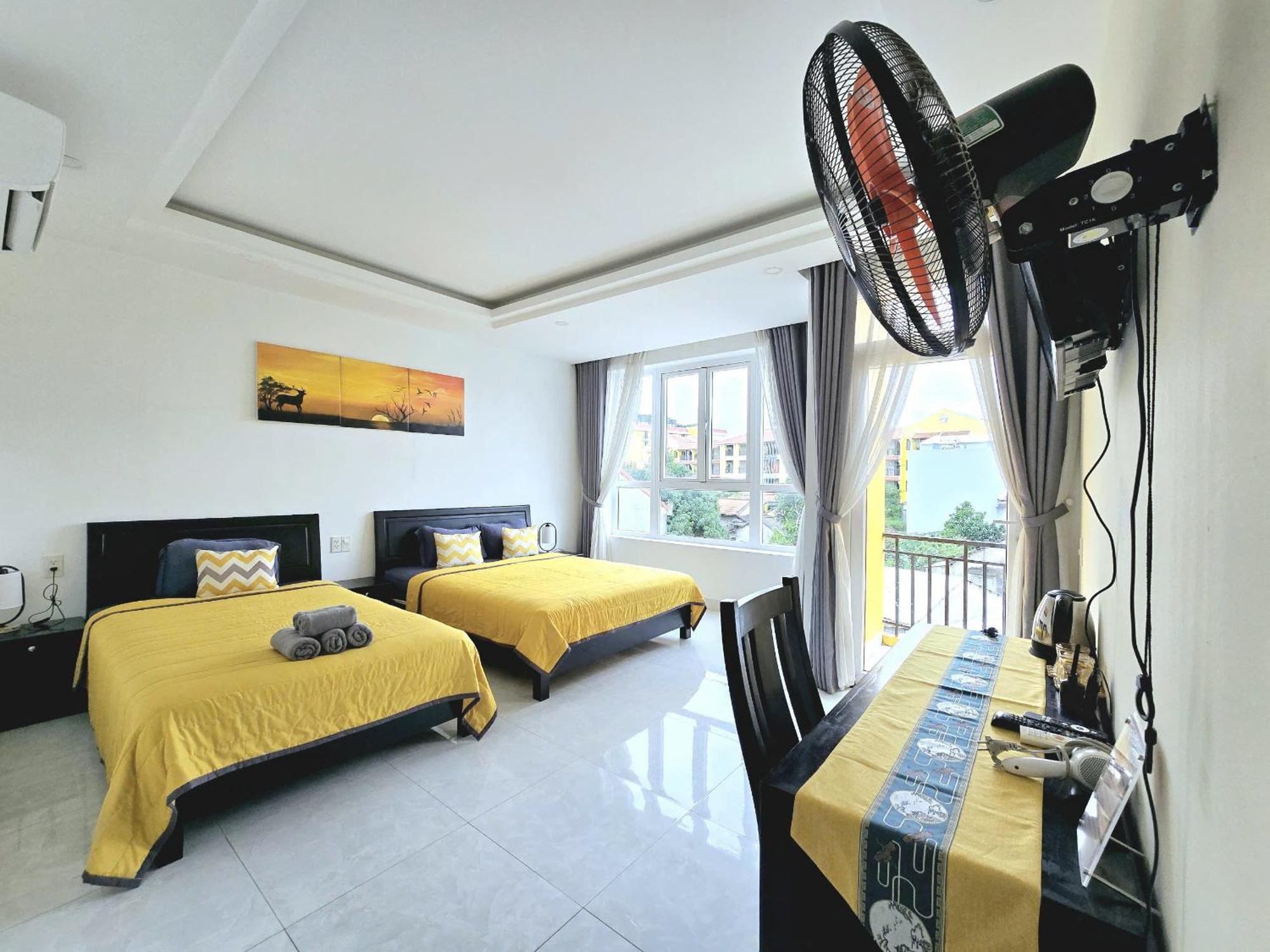 Flamingo - Big With Balcony - Close To Old Town 200m & Temple Bridge - Large Outside Pool For Sun Bathing * Hoi An