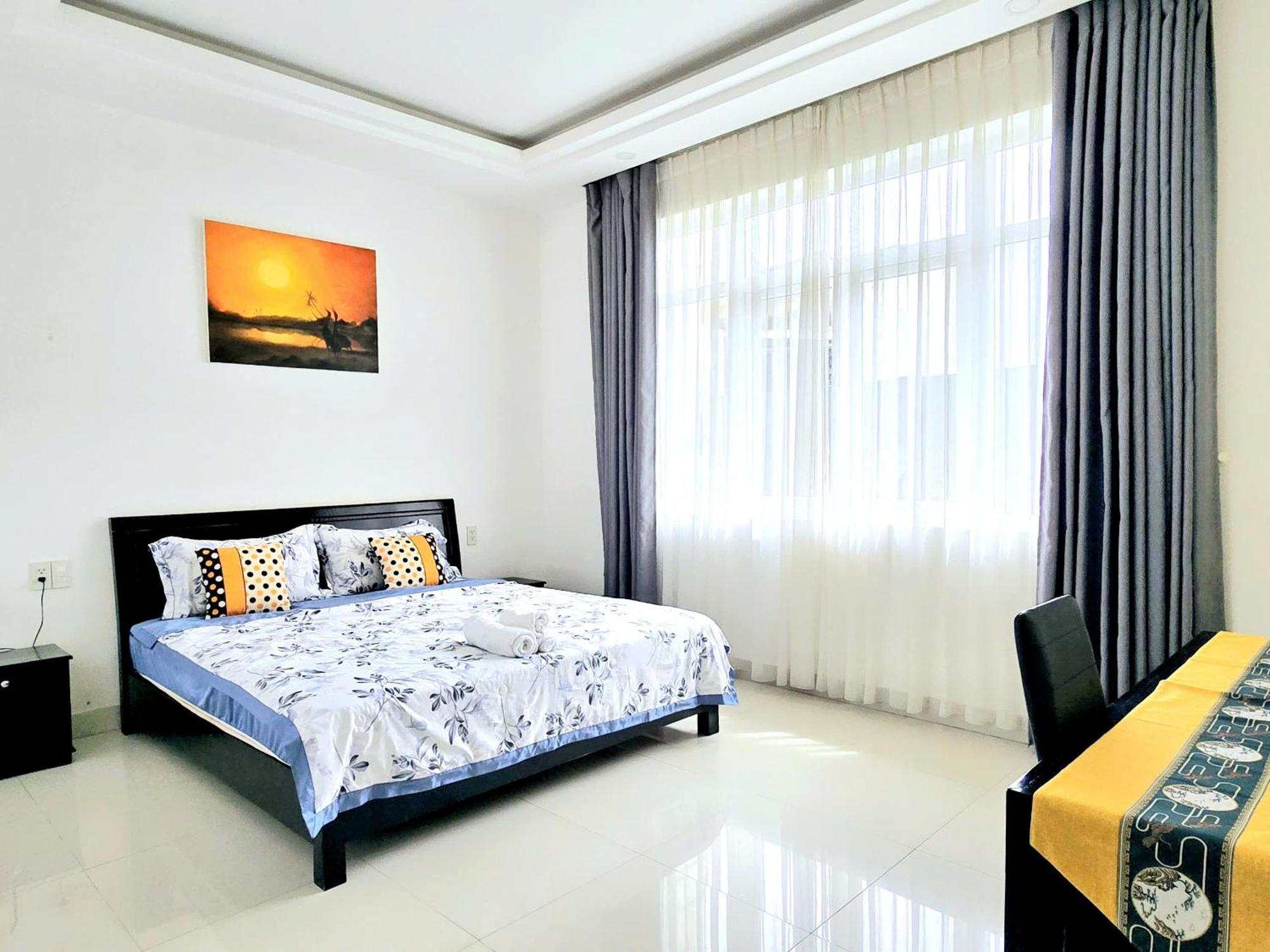 Flamingo - Big With Balcony - Close To Old Town 200m & Temple Bridge - Large Outside Pool For Sun Bathing *