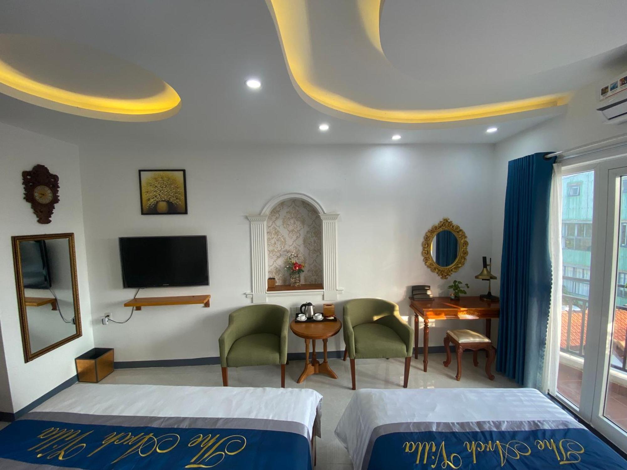 The Arch Hotel *
