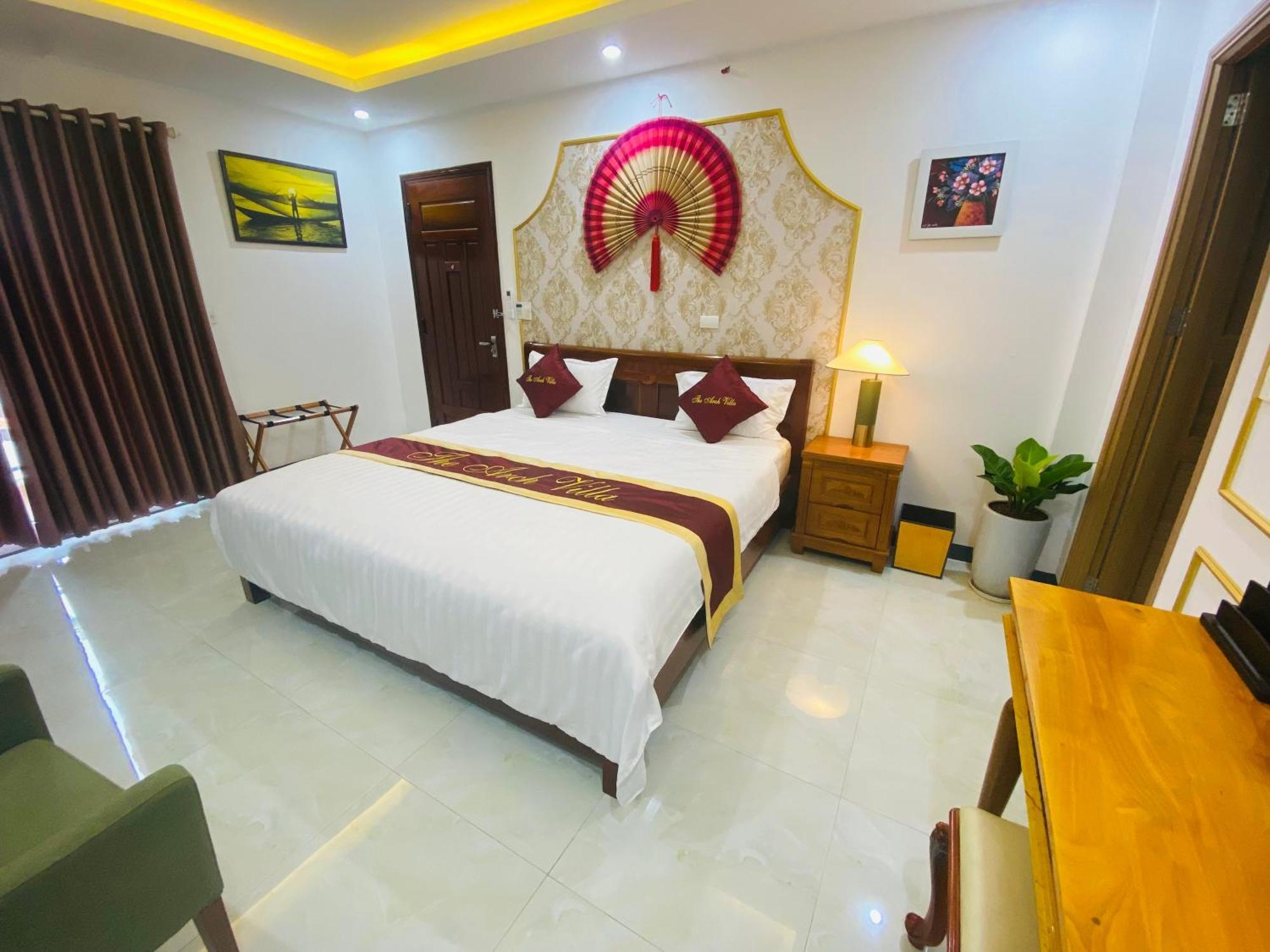 The Arch Hotel *
