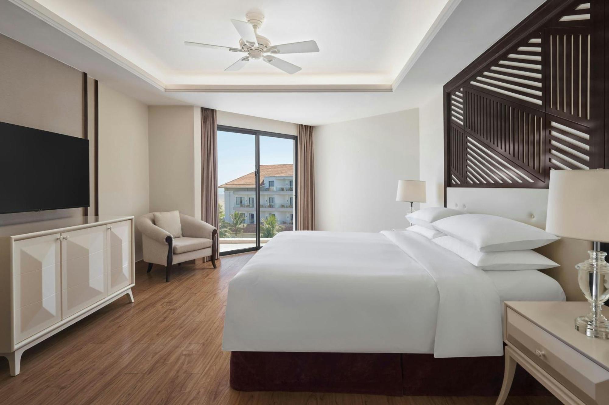 Renaissance & Resort