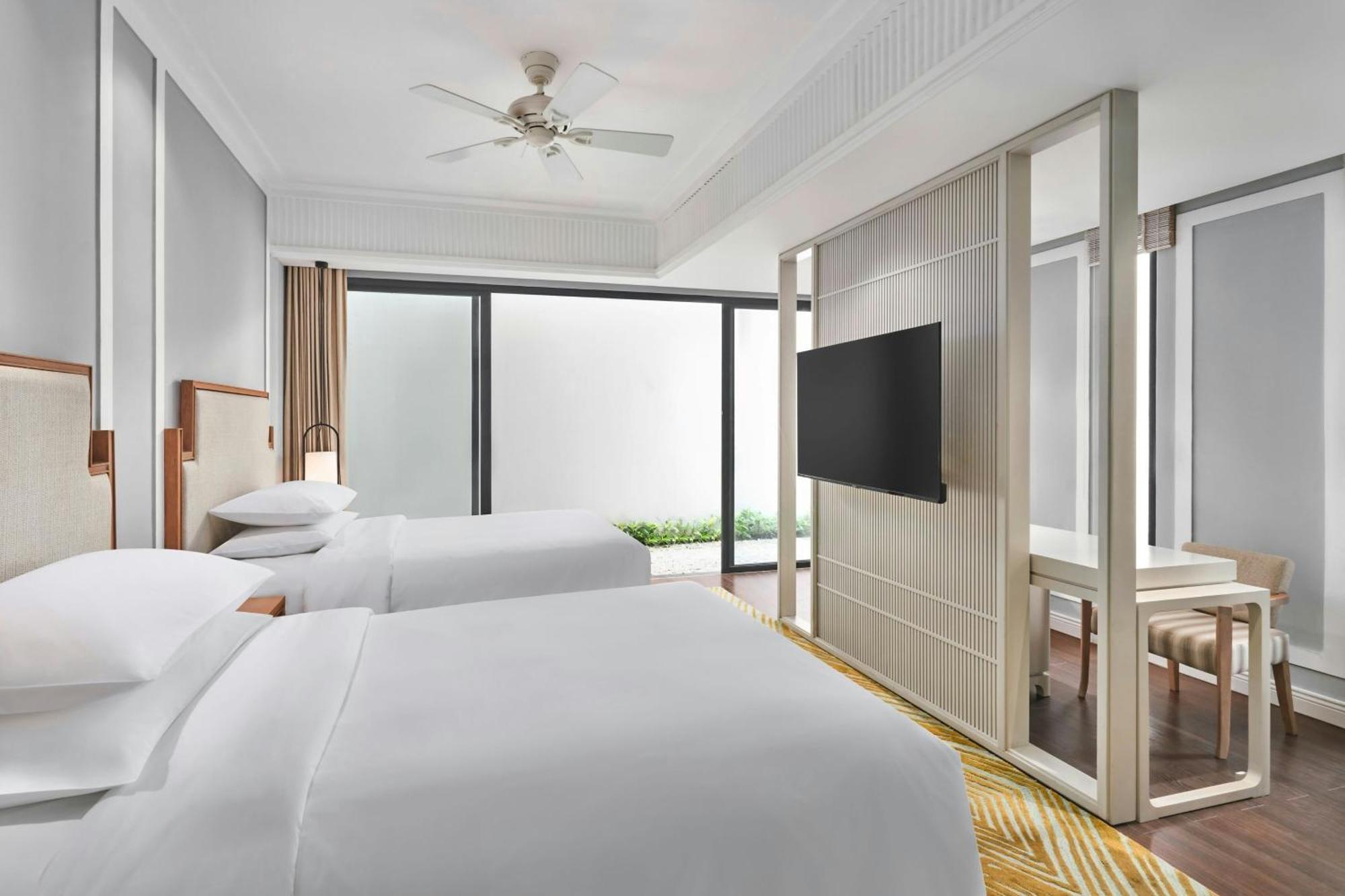 Resort Renaissance &