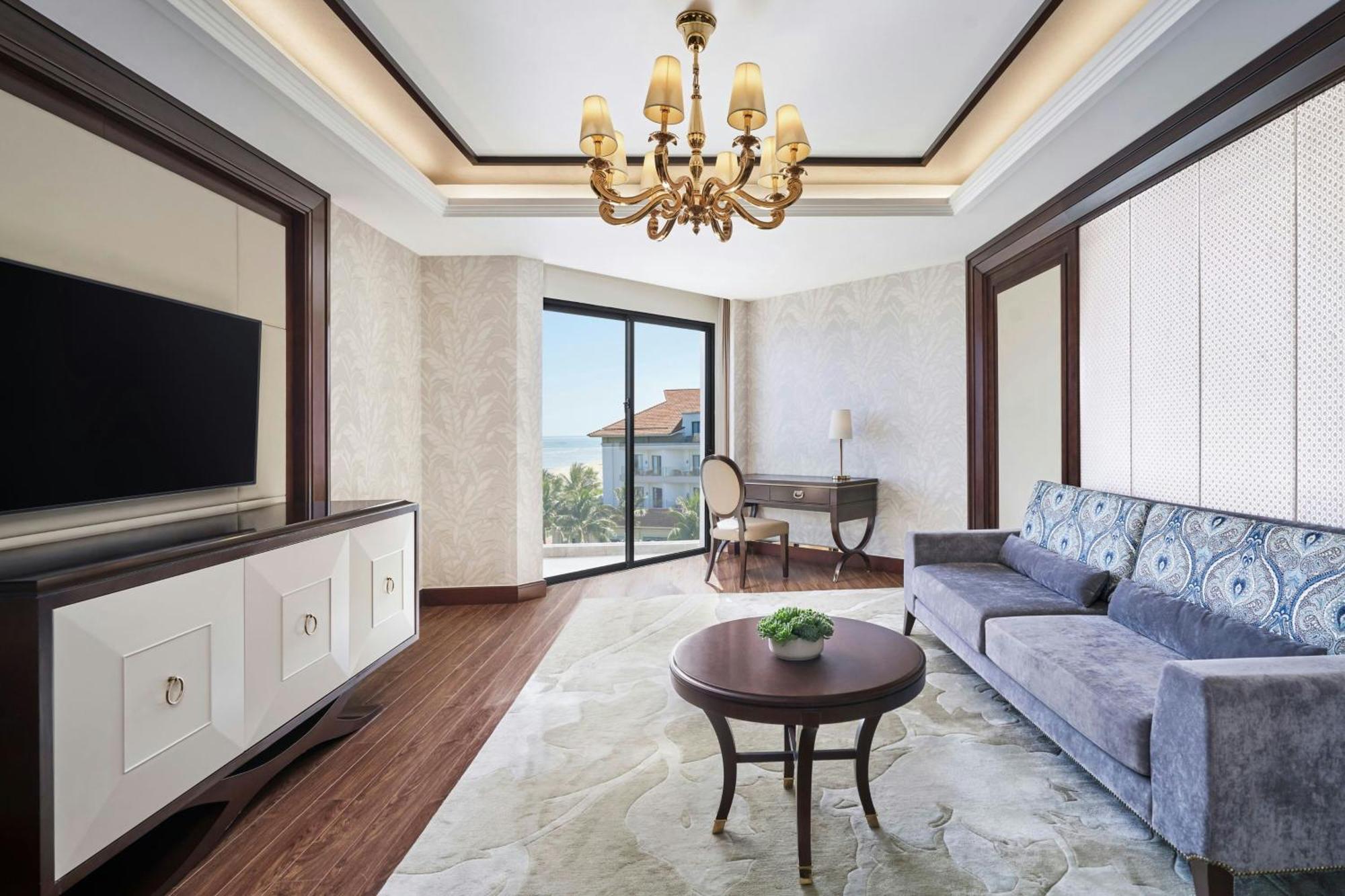 Resort Renaissance &