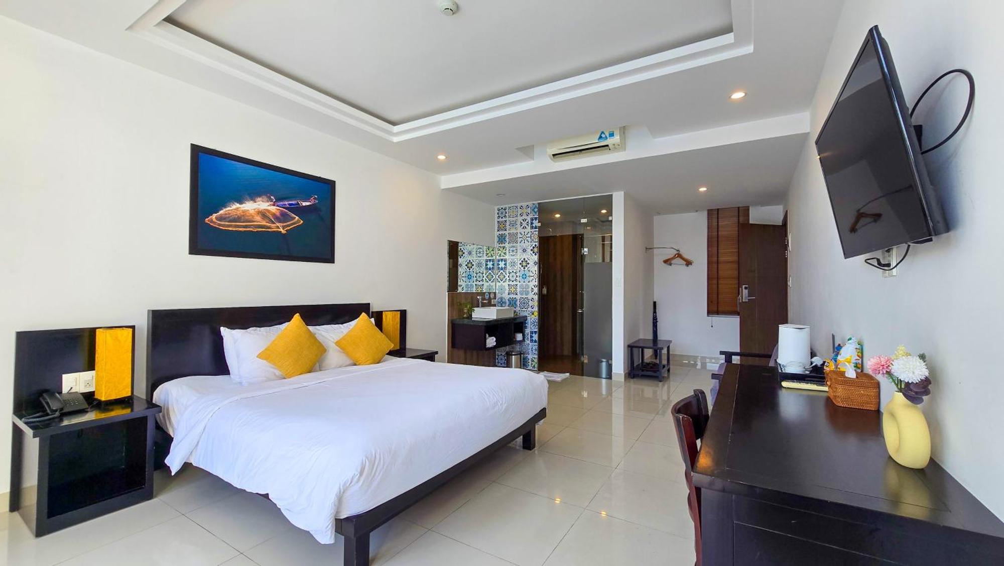 Riverside White House Hotel 3*
