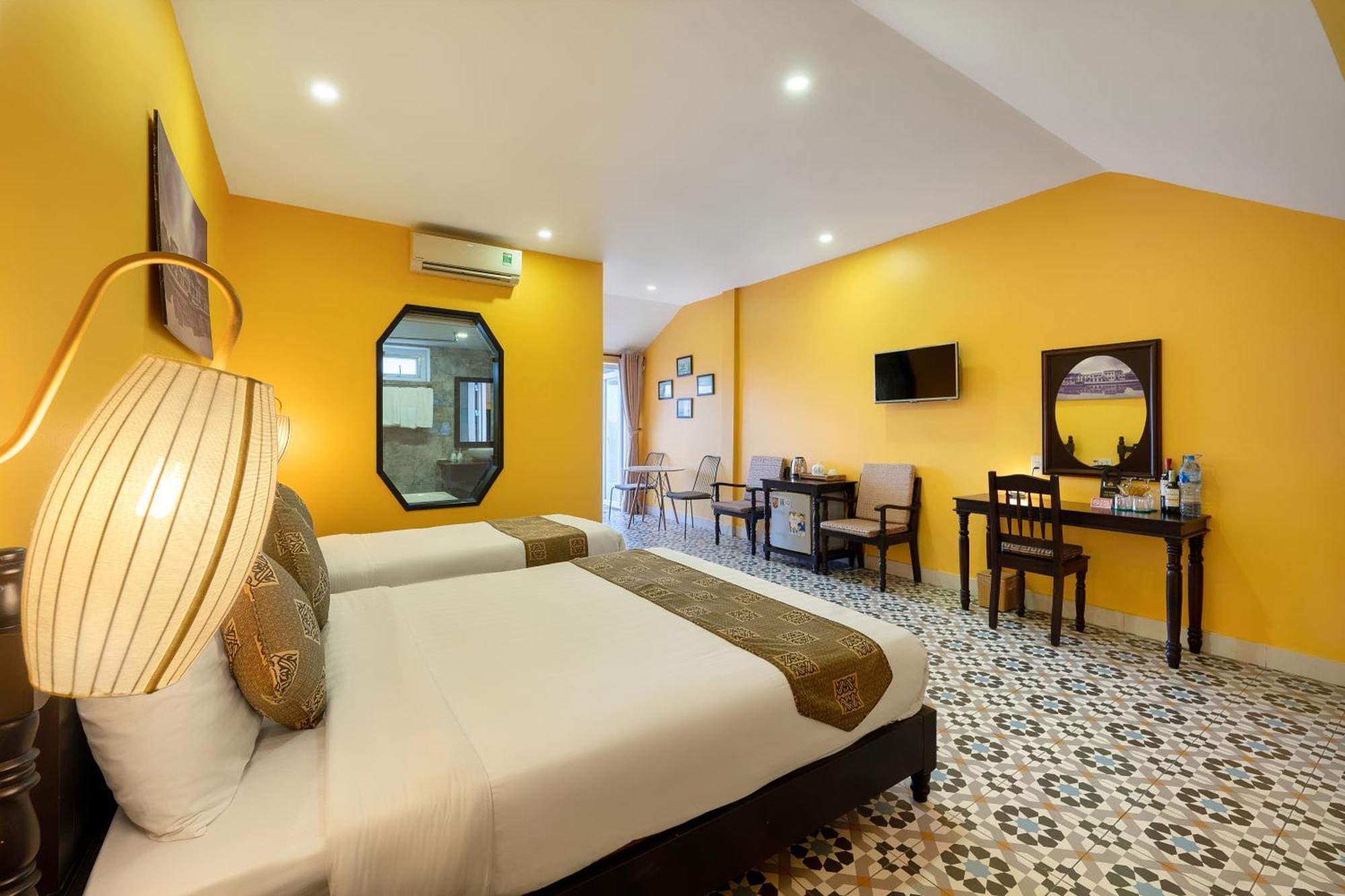Golden Bell Homestay *
